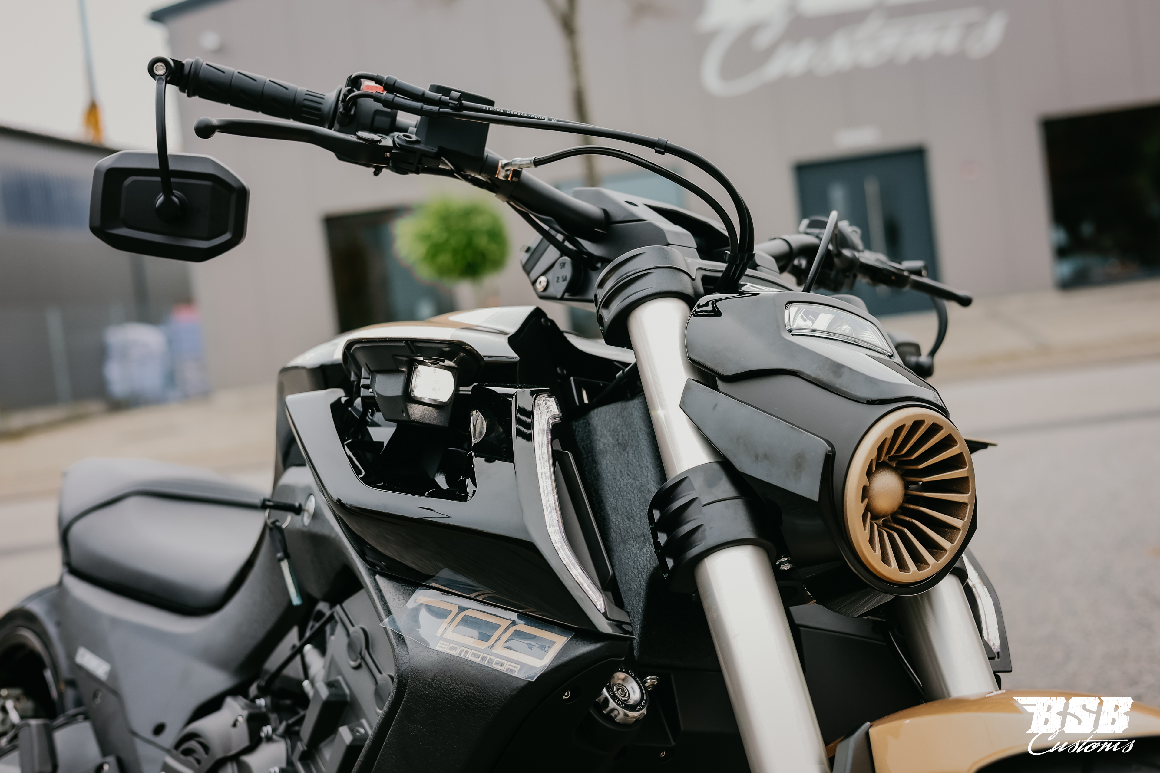 Benda LFC 700 Pro– Airride -300-er Hi-Reifen, ABS / TFT/ Anti-Hopping Kupplung modifiziert, SCHWARZ / GOLD,  NEUFAHRZEUG!!! 