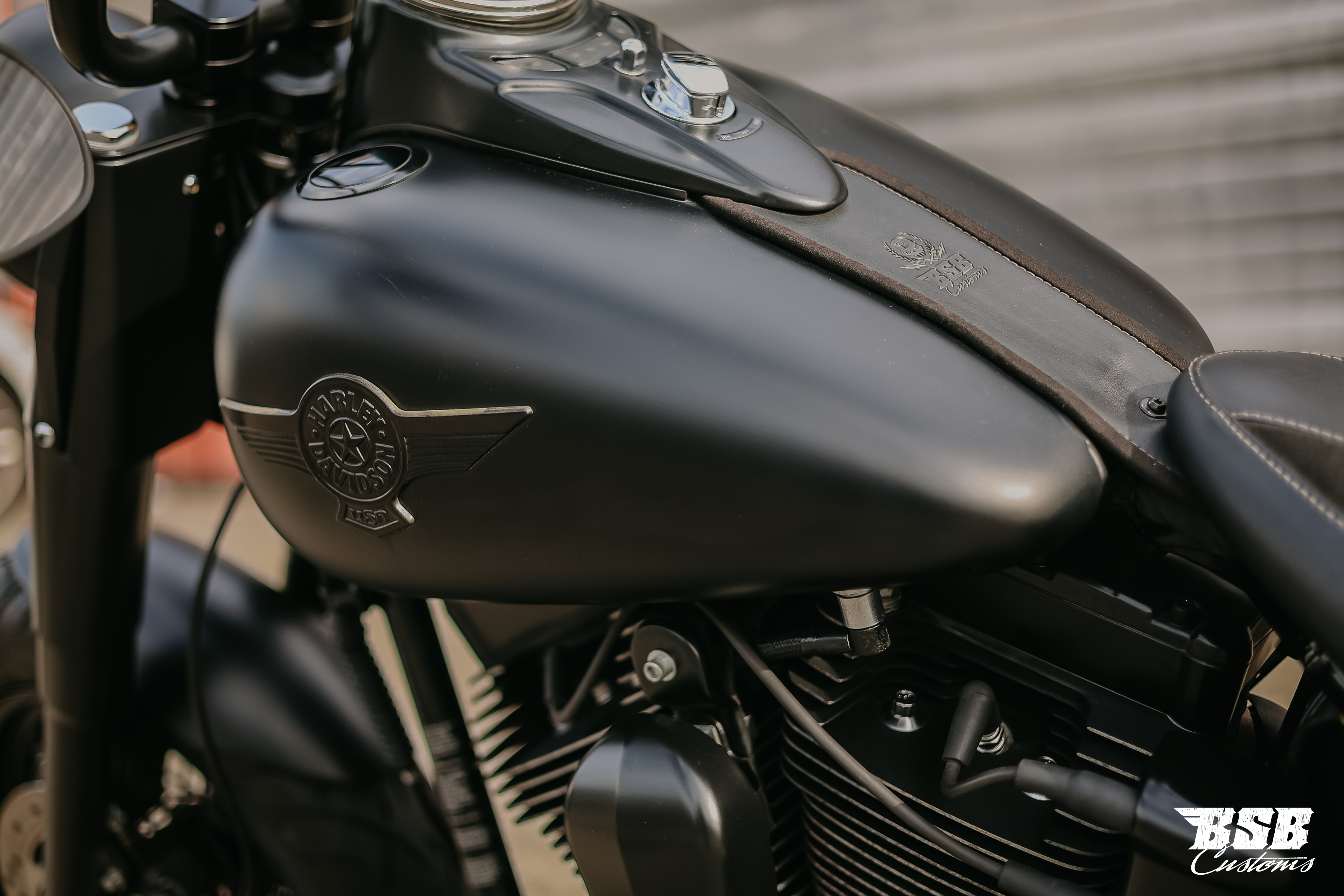 2012 Harley Davidson  Softail 103 CUI Mega-Umbau  ///  Jekill & Hyde Anlage / Finanzierung ab 5,99% möglich  ab 200 eur / mtl.