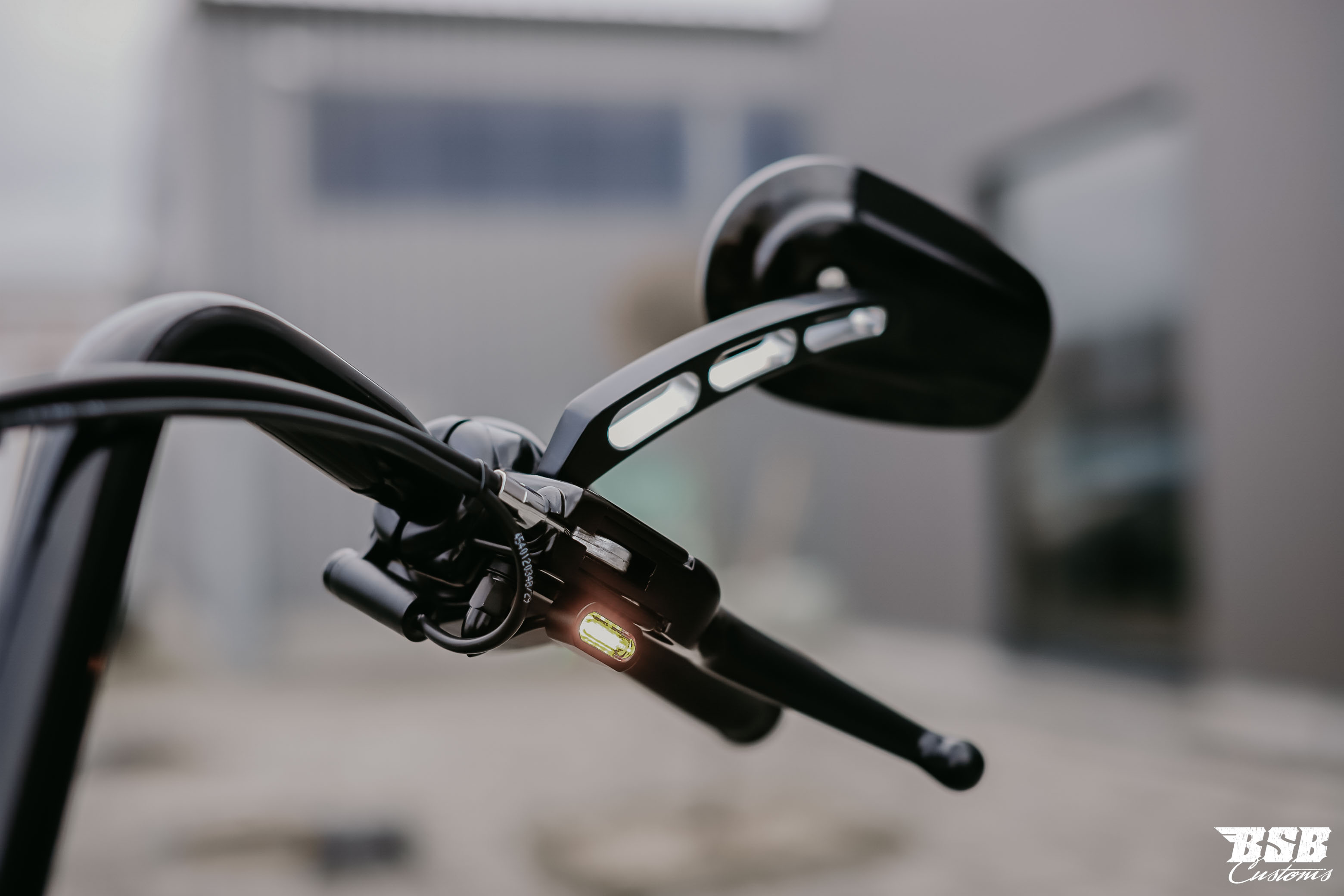 BSB Customs Mini Blinker für Harley Softail Dyna Sportster Modelle unter der Armatur SCHWARZ