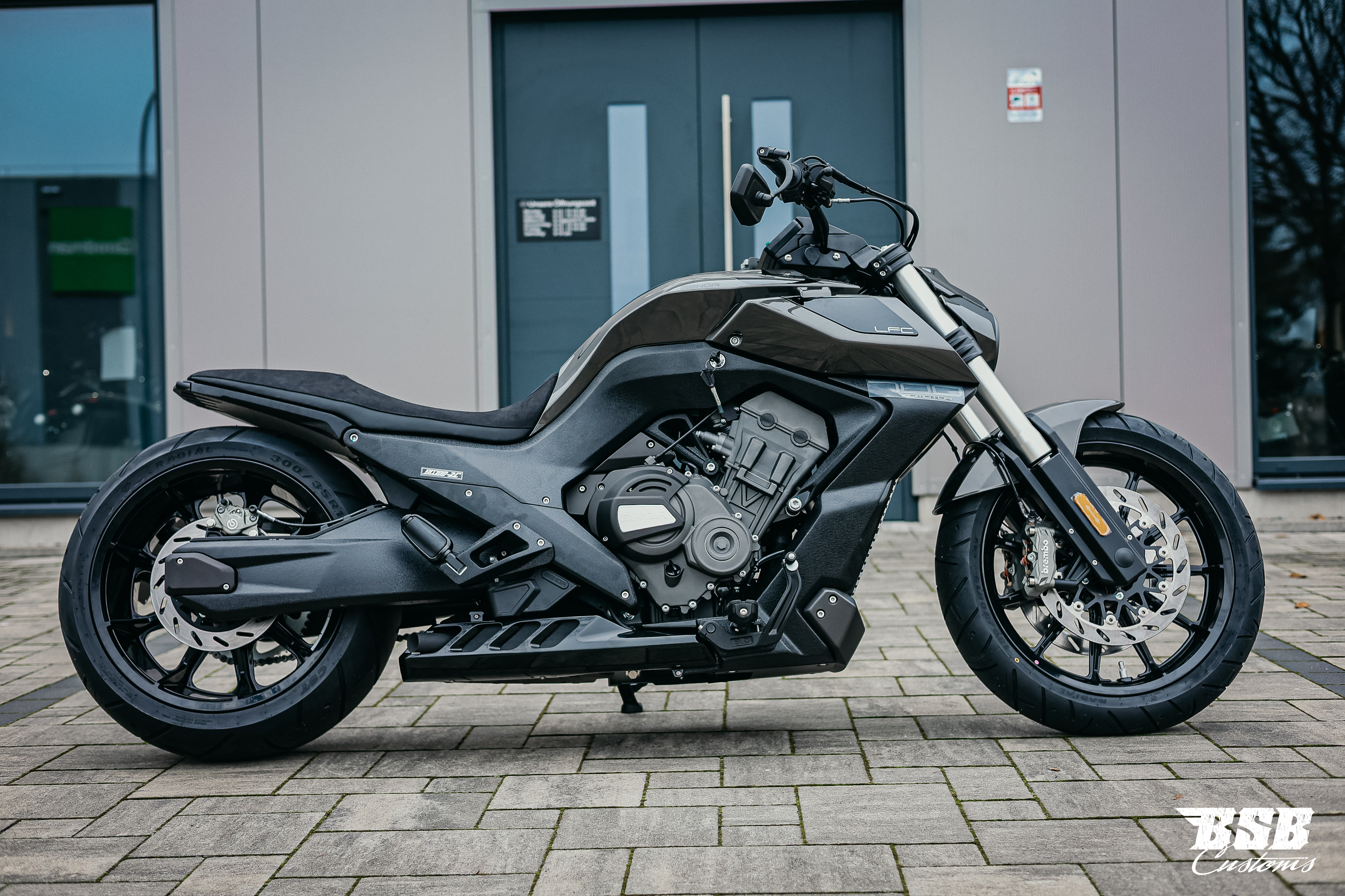 Benda LFC 700 Pro– Airride -300-er Hi-Reifen, ABS / TFT/ Anti-Hopping Kupplung modifiziert by BSB Customs NEUFAHRZEUG!!!  