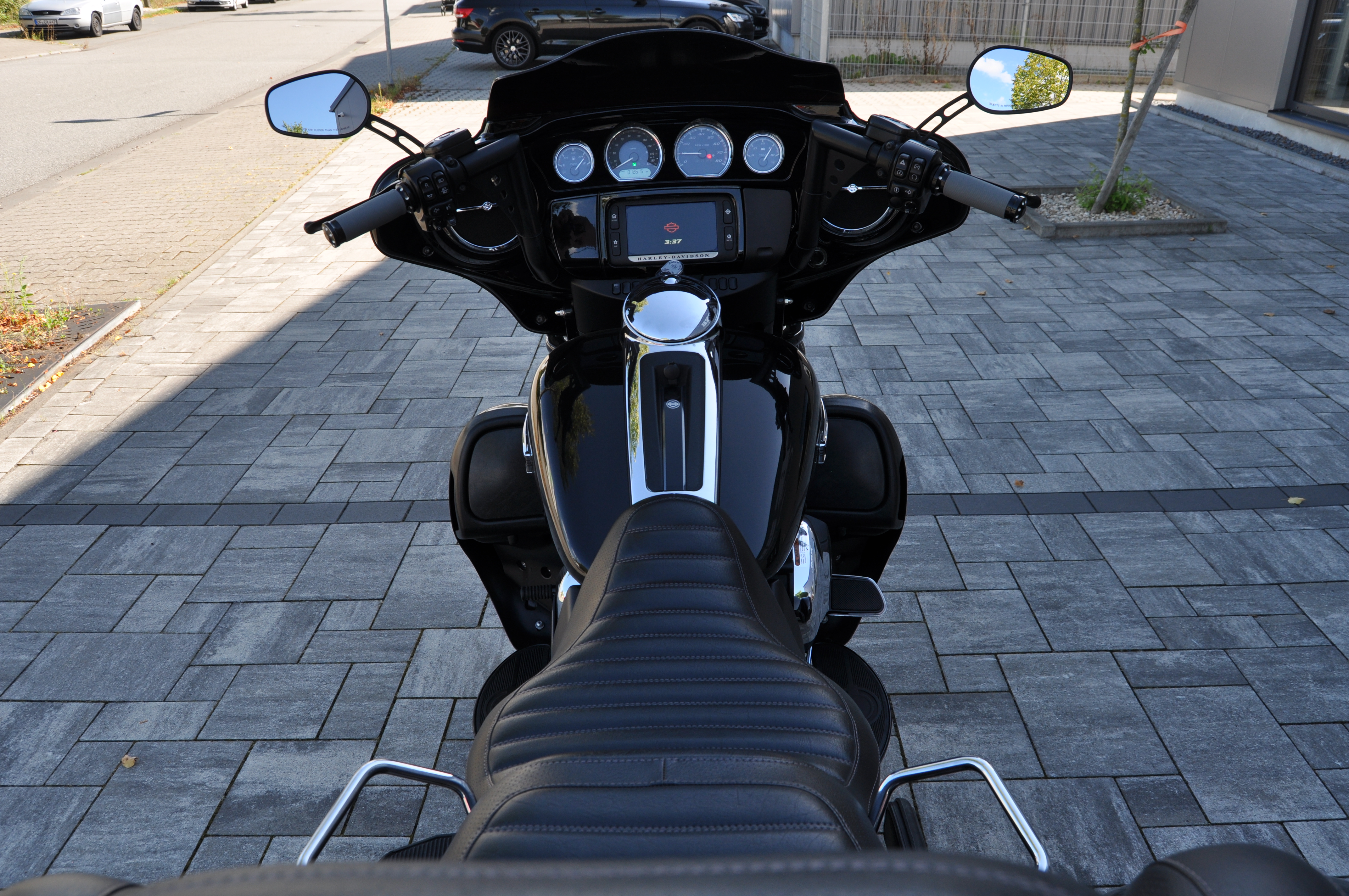 2016 Harley Davidson TRIKE FLHTCUTG Top Zustand erst 12615 km Fanzierung möglich 