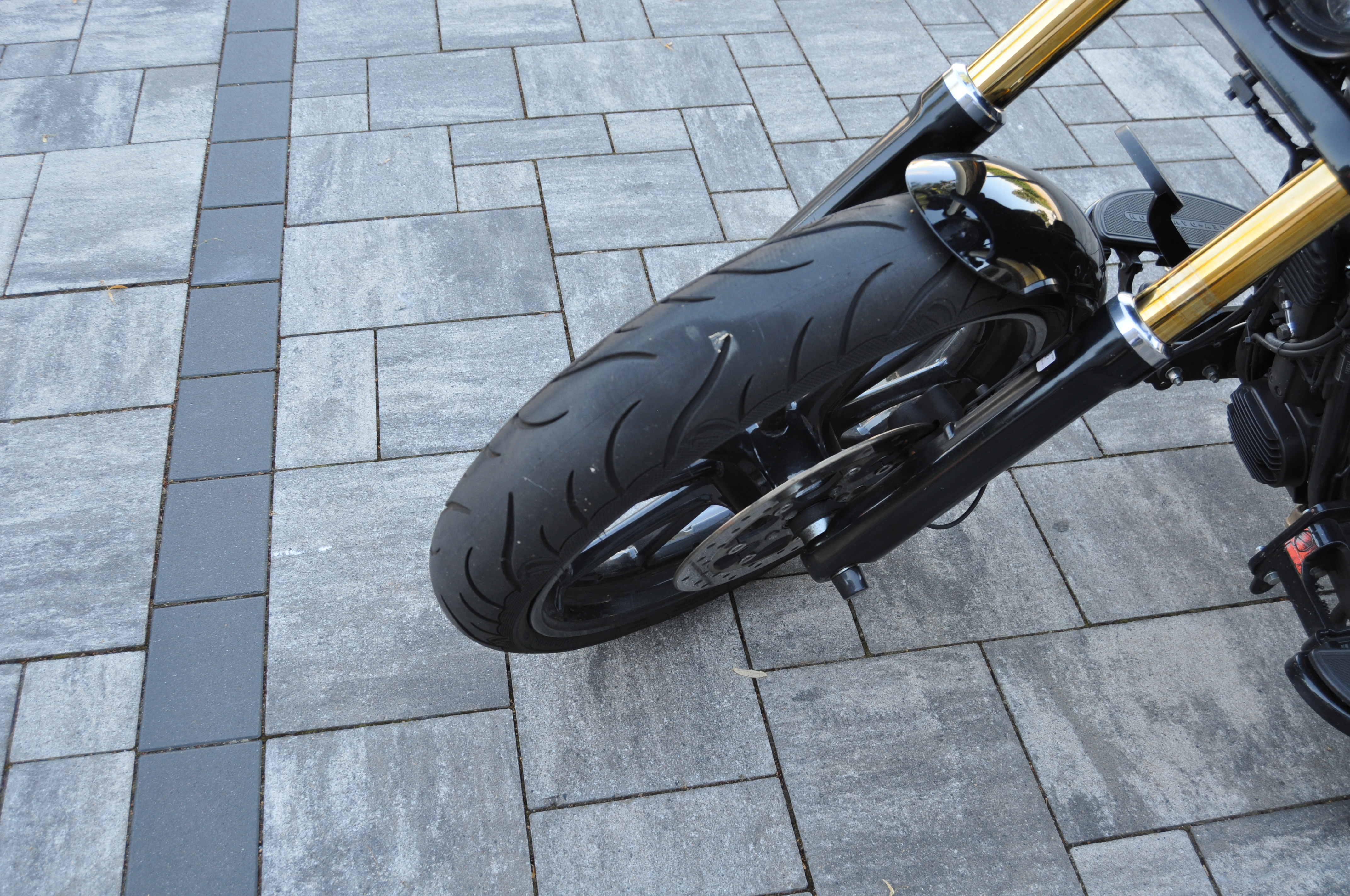 2014 Harley Davidson FXSB BREAKOUT schöner Umbau mit MCJ Anlage und kurzem Fender 