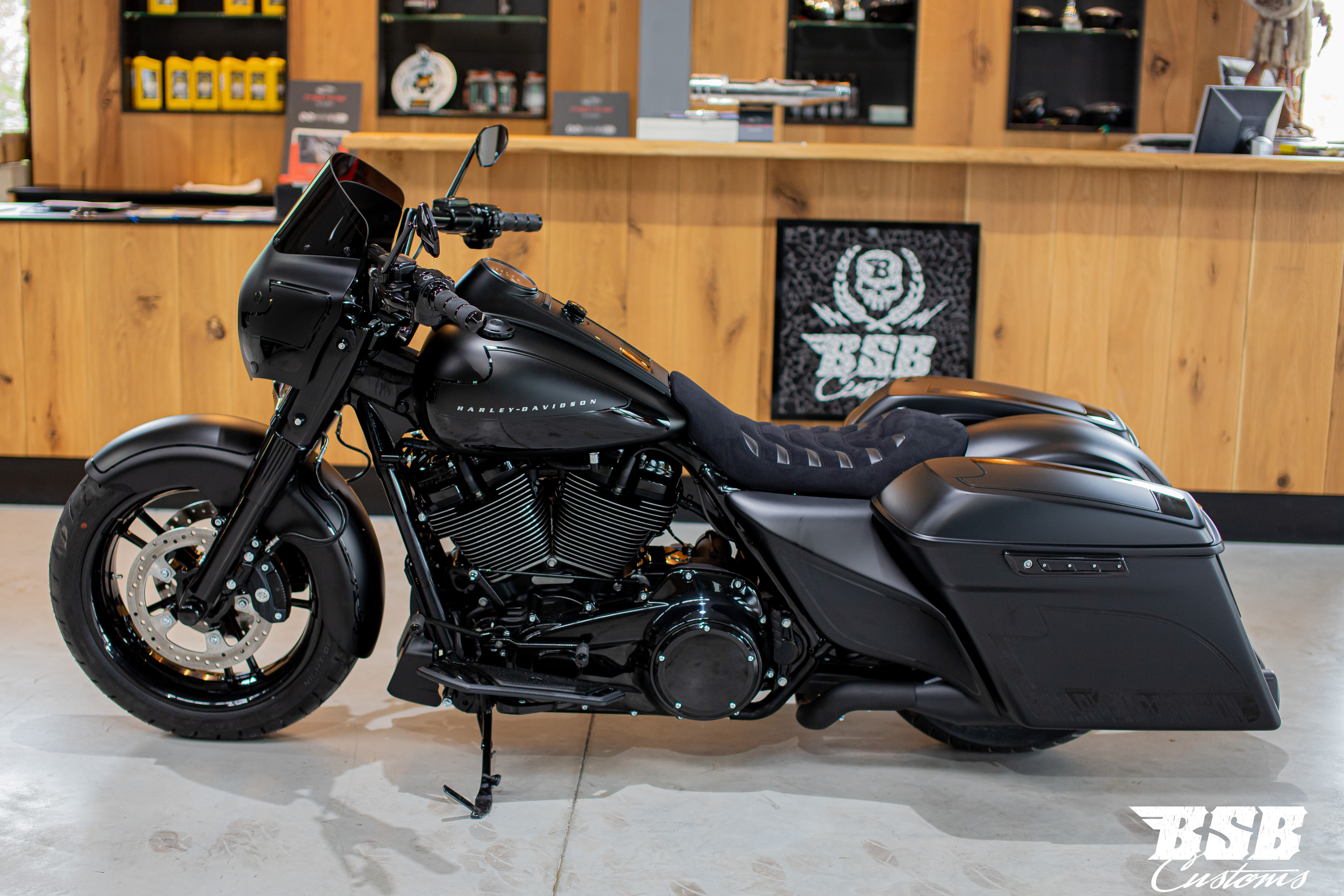 2017 FLHR Road KING M8 Custom Umbau mit Jekill & Hyde Anlage / THunderbike Luftfilter und vieles mehr ... Finanzierung möglich 