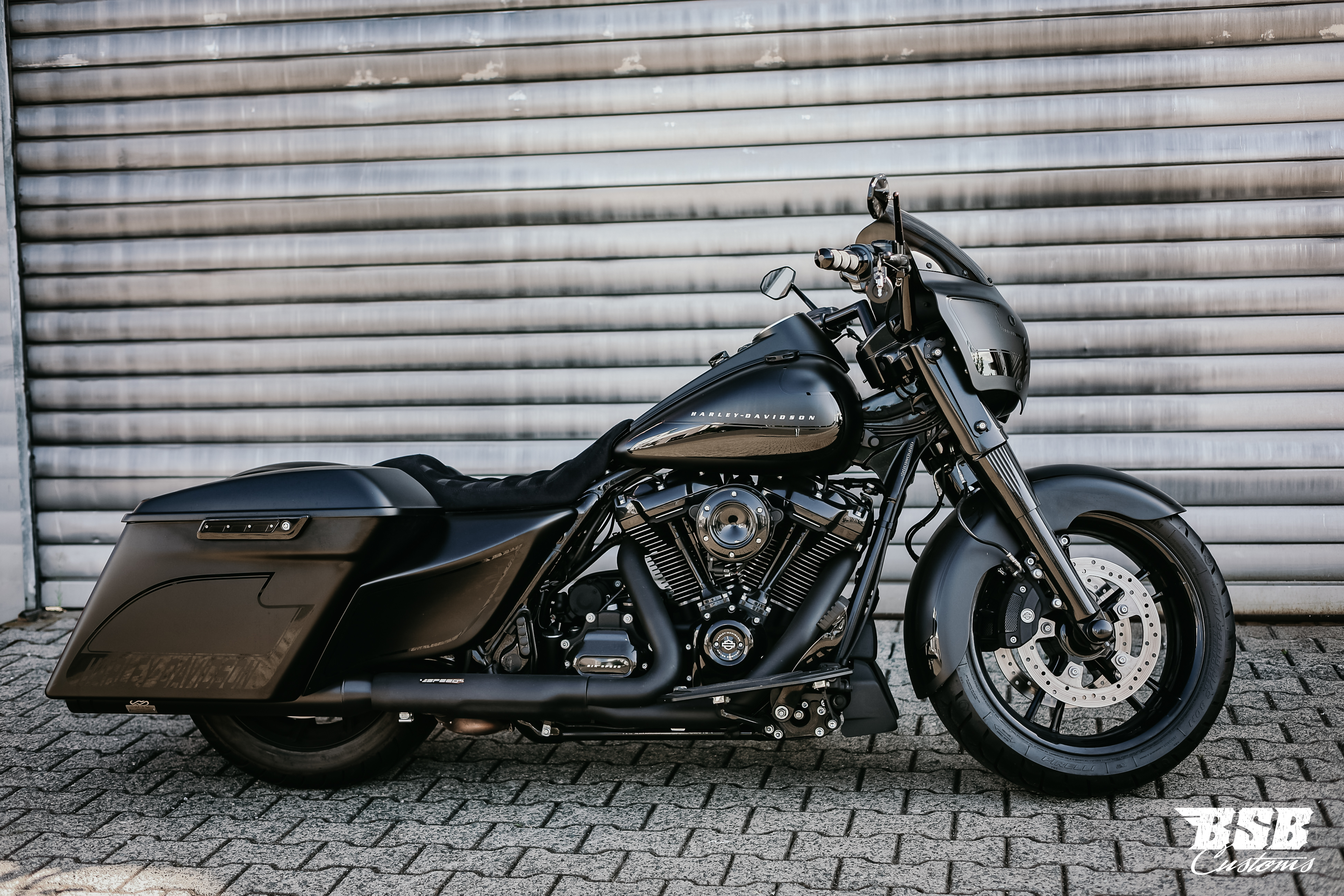 2017 FLHR Road KING M8 Custom Umbau mit Jekill & Hyde Anlage / THunderbike Luftfilter und vieles mehr ... Finanzierung möglich 