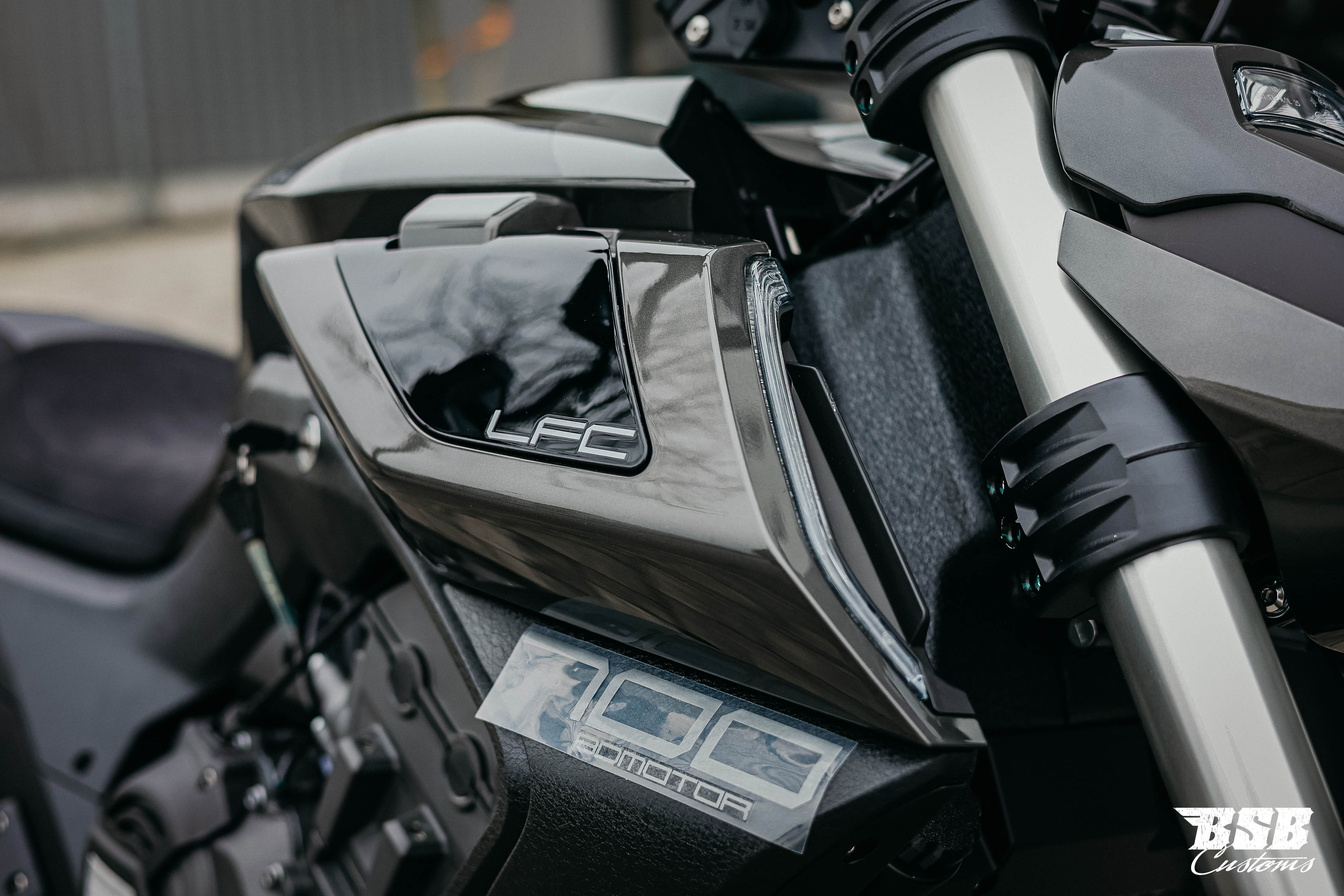 Benda LFC 700 Pro– Airride -300-er Hi-Reifen, ABS / TFT/ Anti-Hopping Kupplung modifiziert by BSB Customs NEUFAHRZEUG!!! 