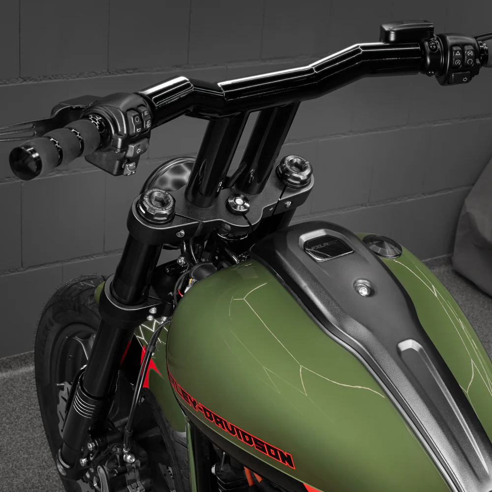 CHAMPION T-BAR MEGA – STEALTH VIEW EDITION – ein hochwertiger Custom-Lenker für Harley-Davidson Softail, Dyna und Sportster Modelle.