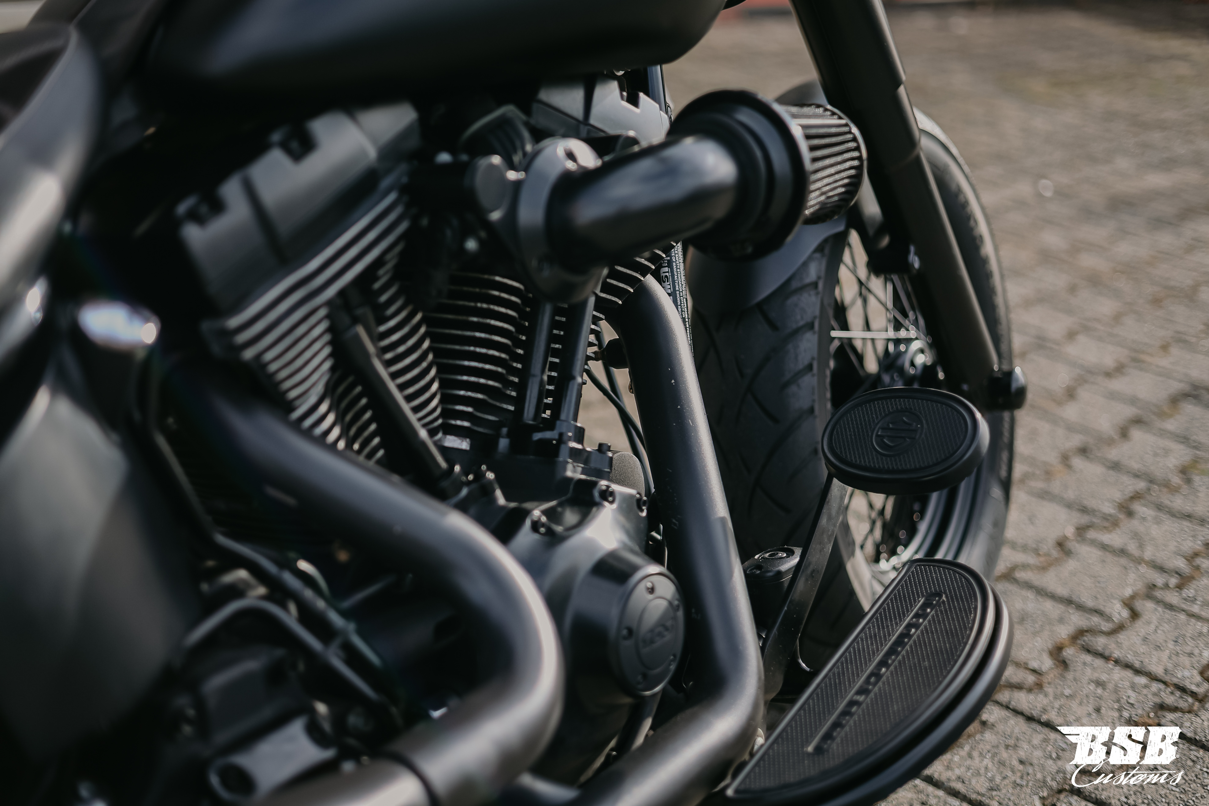 2012 Harley Davidson  Softail 103 CUI Mega-Umbau  ///  Jekill & Hyde Anlage / Finanzierung ab 5,99% möglich  ab 200 eur / mtl.