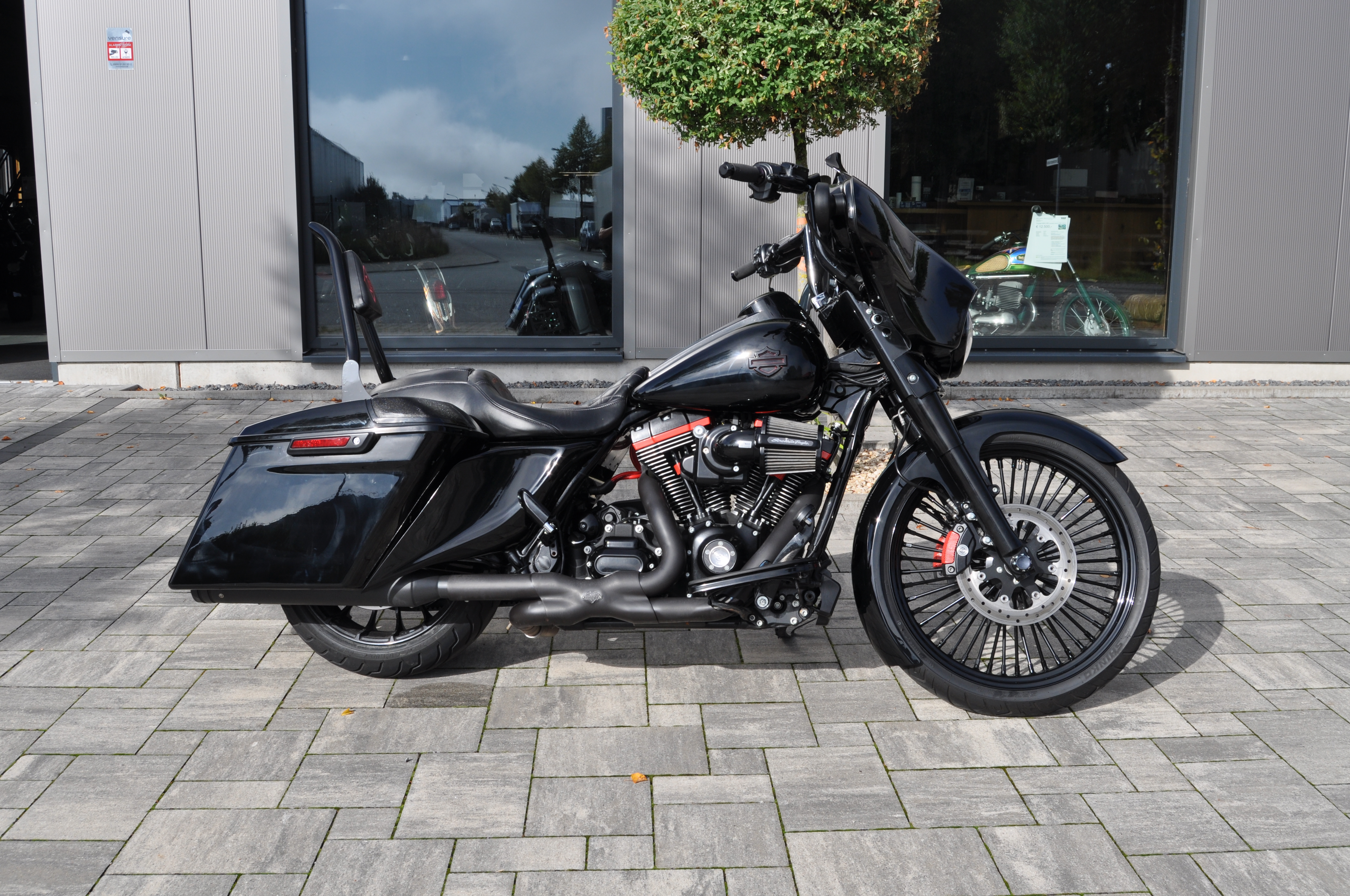 2014 Harley Davidson FLHXS Street Glide Spezial - ABS - 23" FAT SPOKE - Kess Tech ... Finanzierung ab 5,99% möglich 