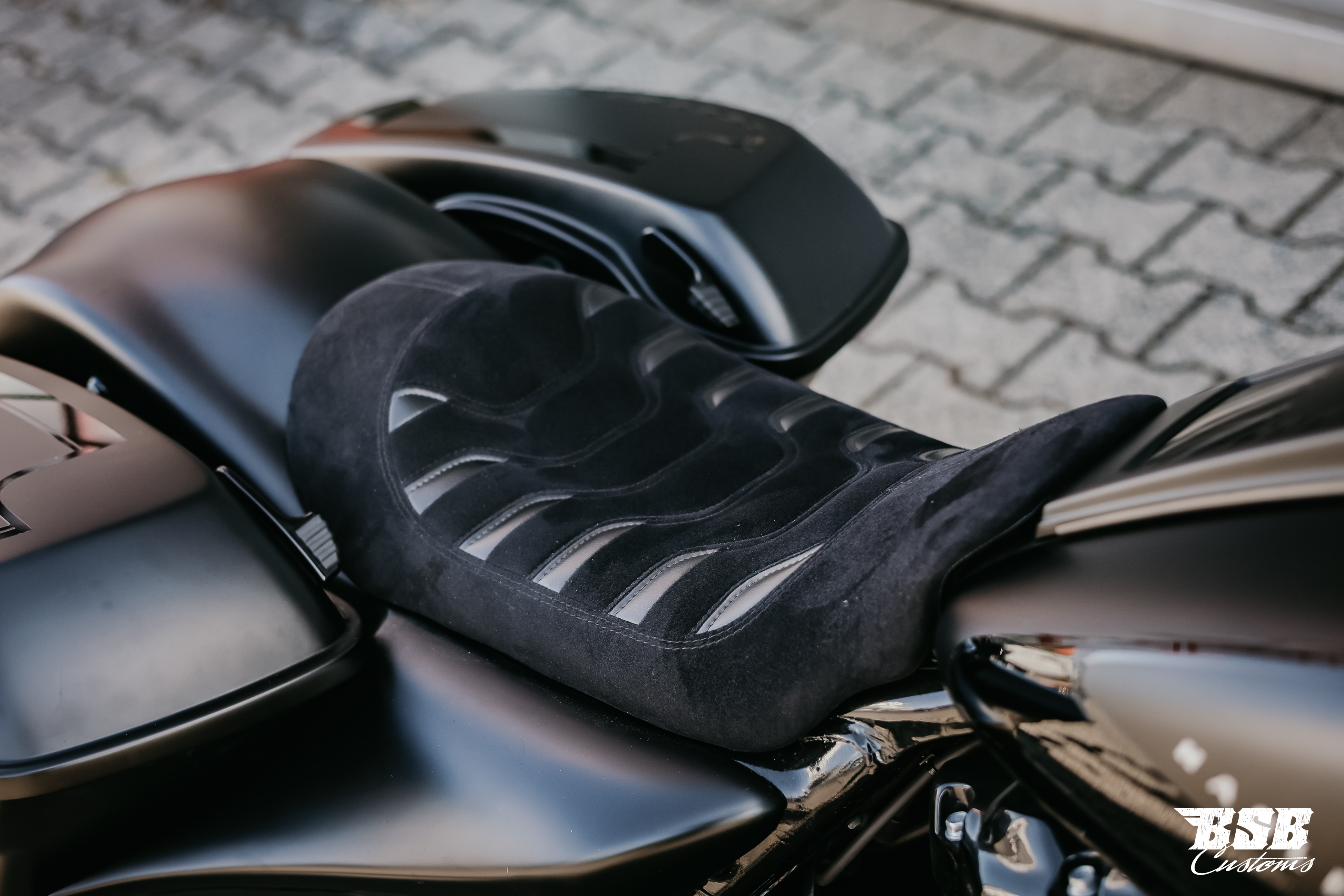 2017 FLHR Road KING M8 Custom Umbau mit Jekill & Hyde Anlage / THunderbike Luftfilter und vieles mehr ... Finanzierung möglich 