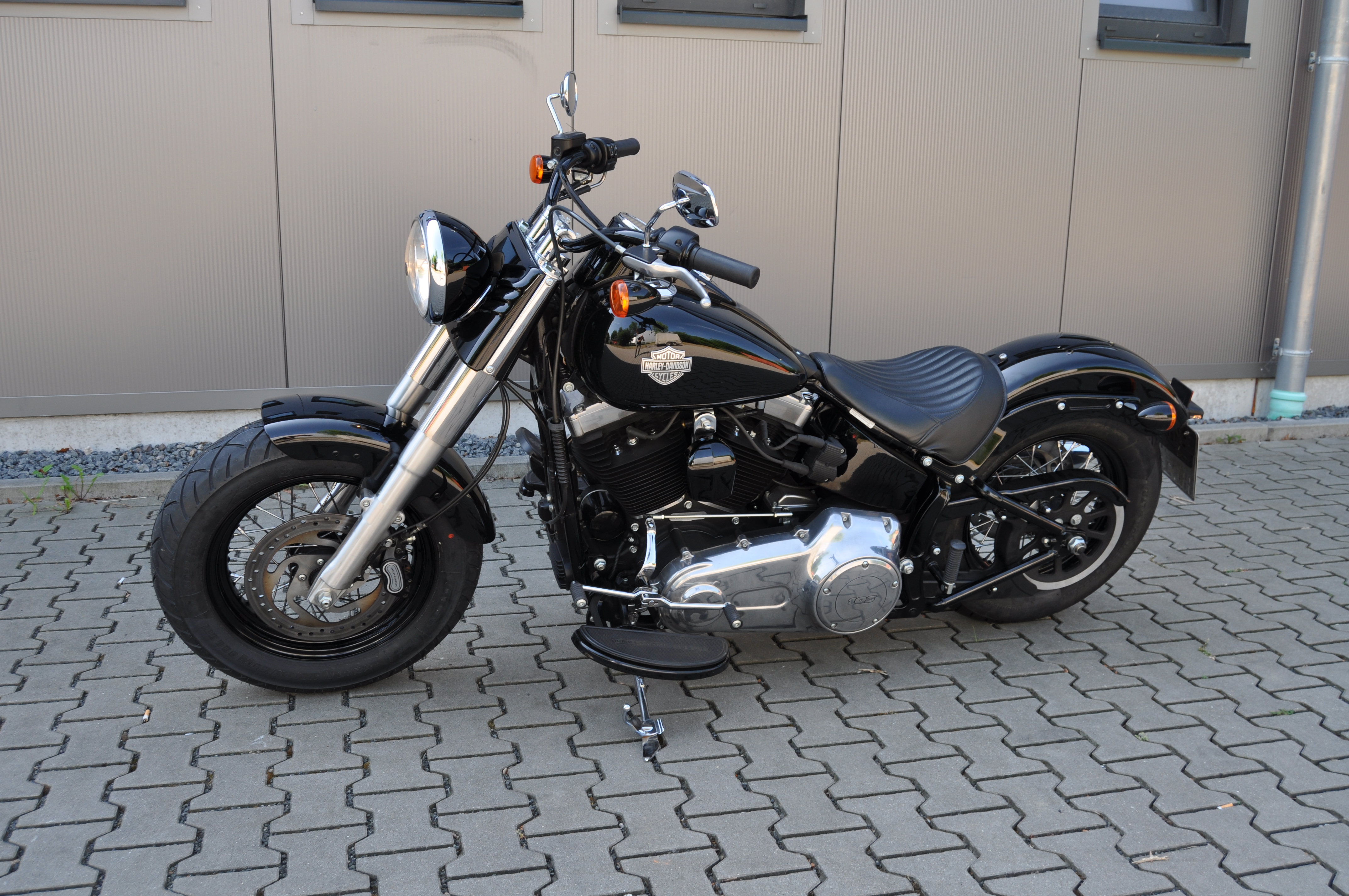 2012  Harley Davidson Softail SLIM  originaler Zustand mit nagelneuen Reifen und Service 