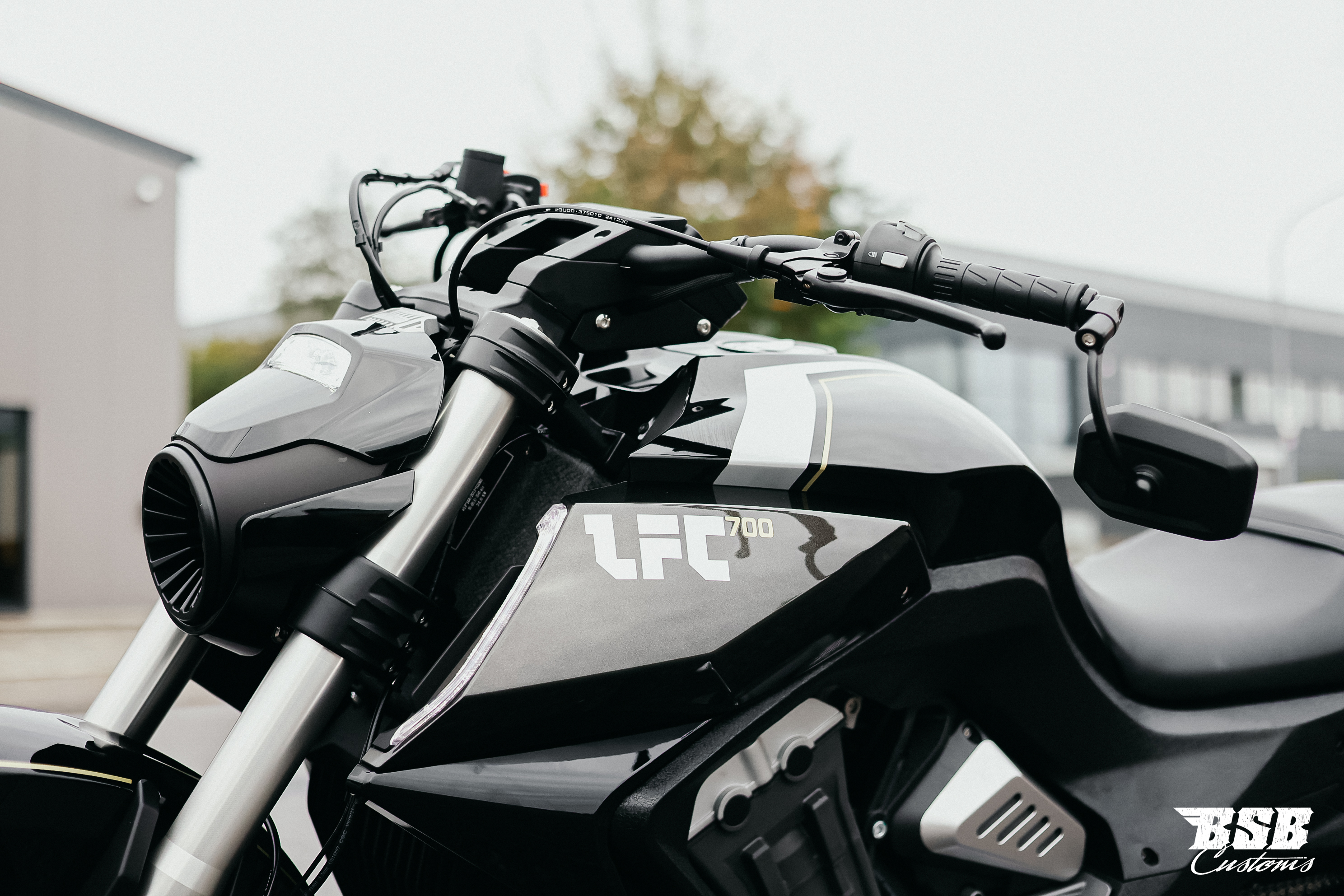 Benda LFC 700 – Der Power-Cruiser der Extraklasse 310-er Hi-Reifen, ABS / TFT/ Anti-Hopping Kupplung modifiziert by BSB Customs NEUFAHRZEUG!!! 