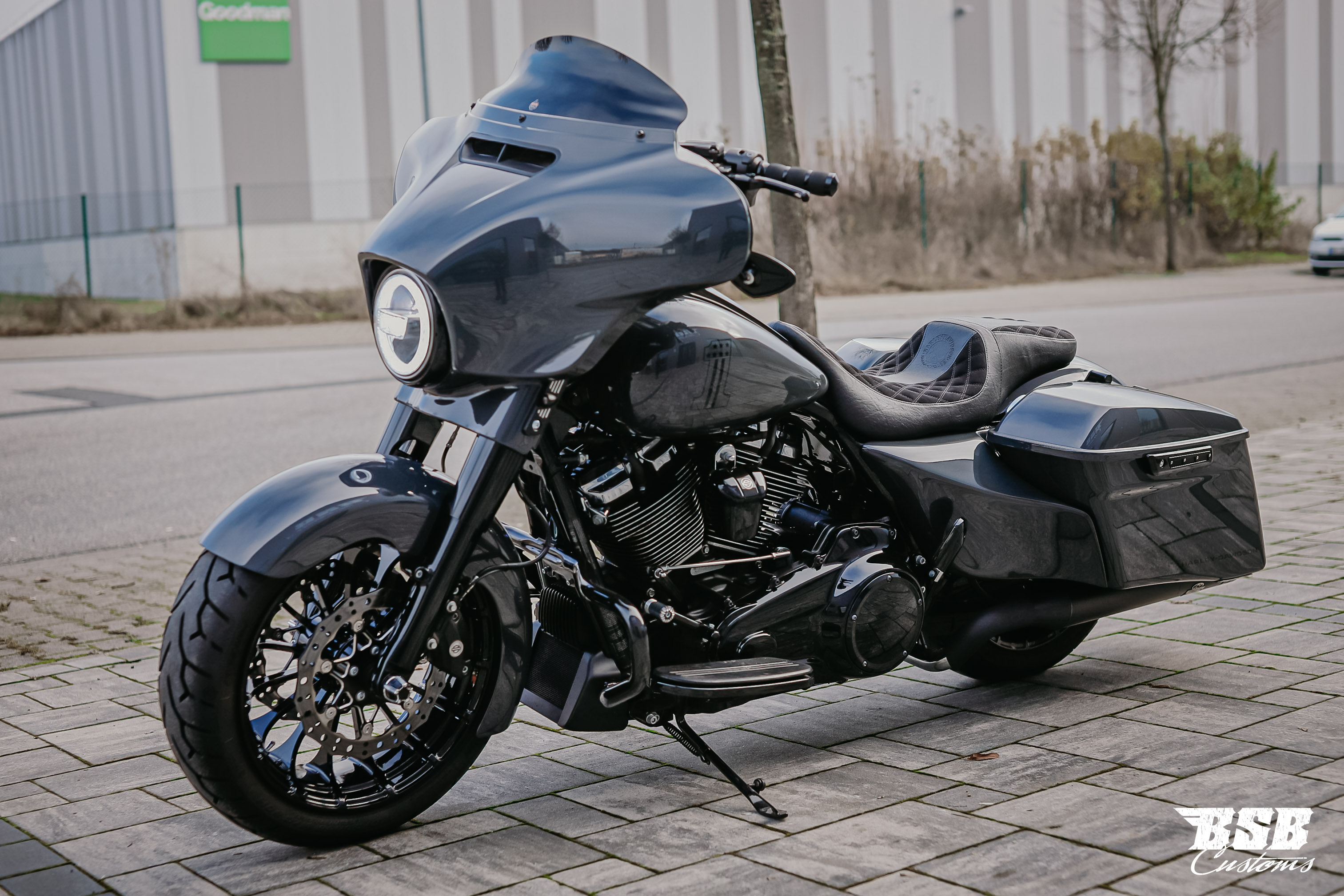 2018 FLHXS Street Glide Spezial Bagger UMBAU + Jekill + FAT TYRE + Boom Audio Stage I