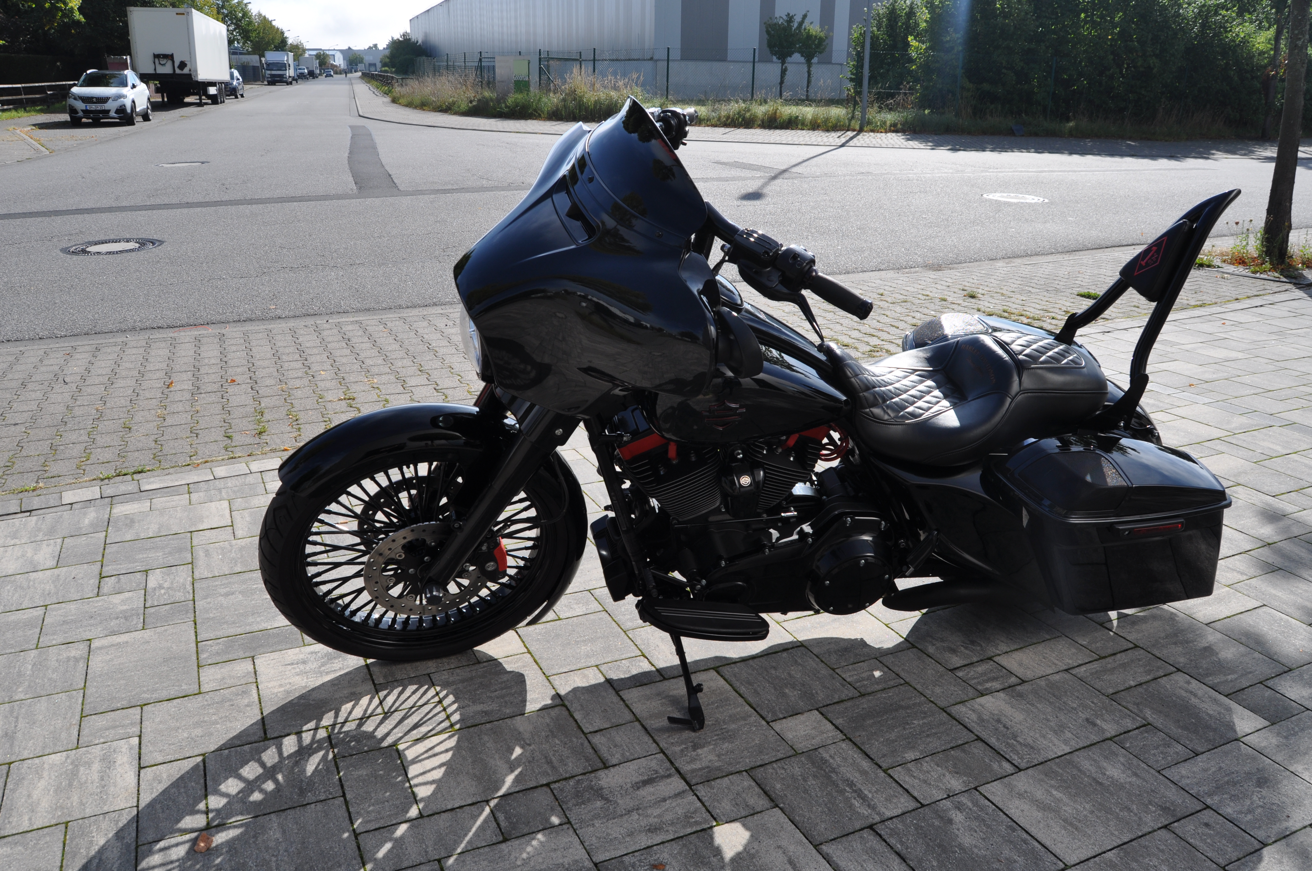 2014 Harley Davidson FLHXS Street Glide Spezial - ABS - 23" FAT SPOKE - Kess Tech ... Finanzierung ab 5,99% möglich 