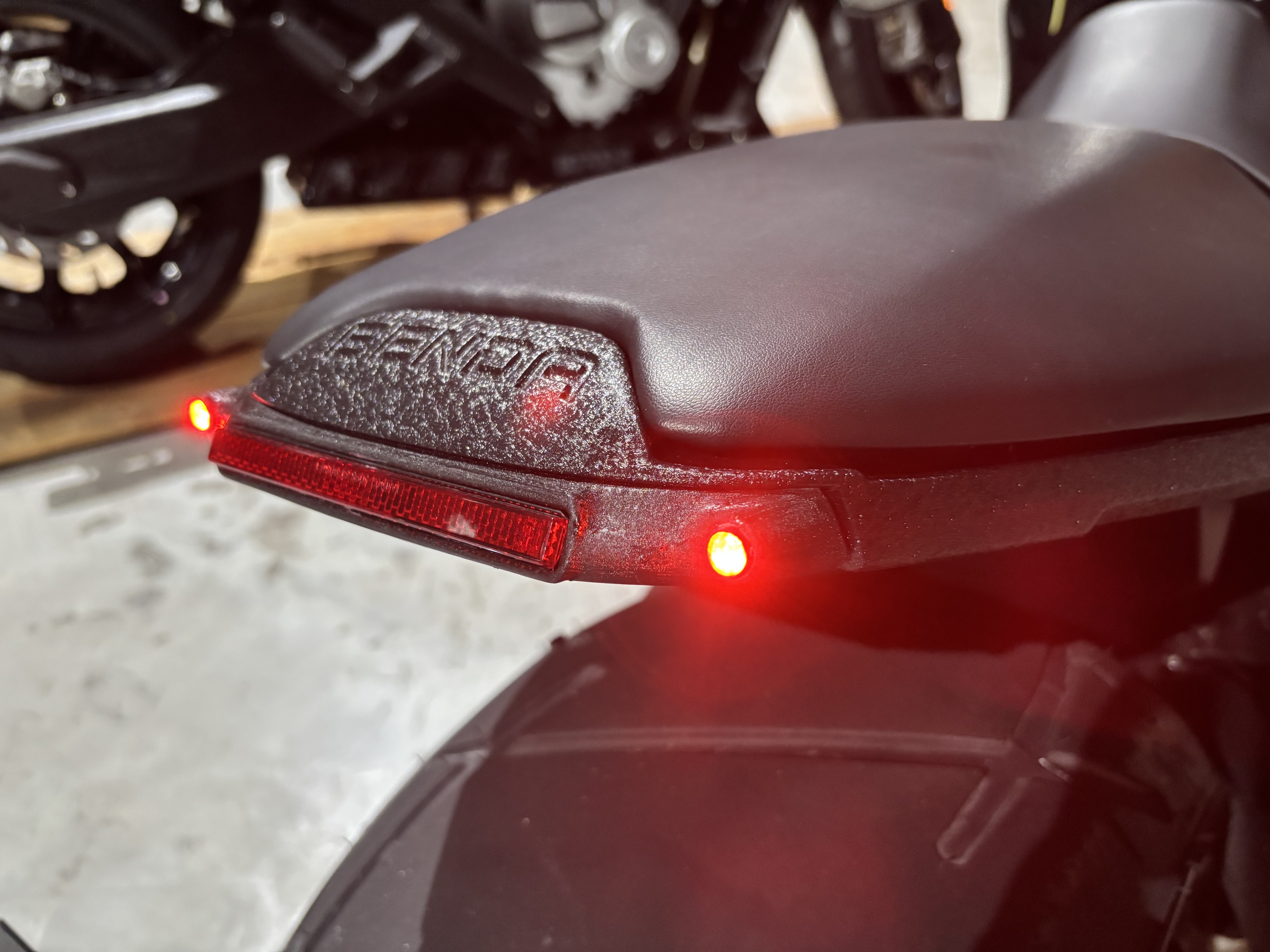 Eigenentwickelte Blinkerleiste für BENDA LFC 700 & LFC 700 PRO mit Kellermann Atto® Integral DF 3in1 Combo Eigenentwickelte Blinkerleiste für BENDA LFC 700 & LFC 700 PRO mit Kellermann Atto® Integral DF 3in1 Combo