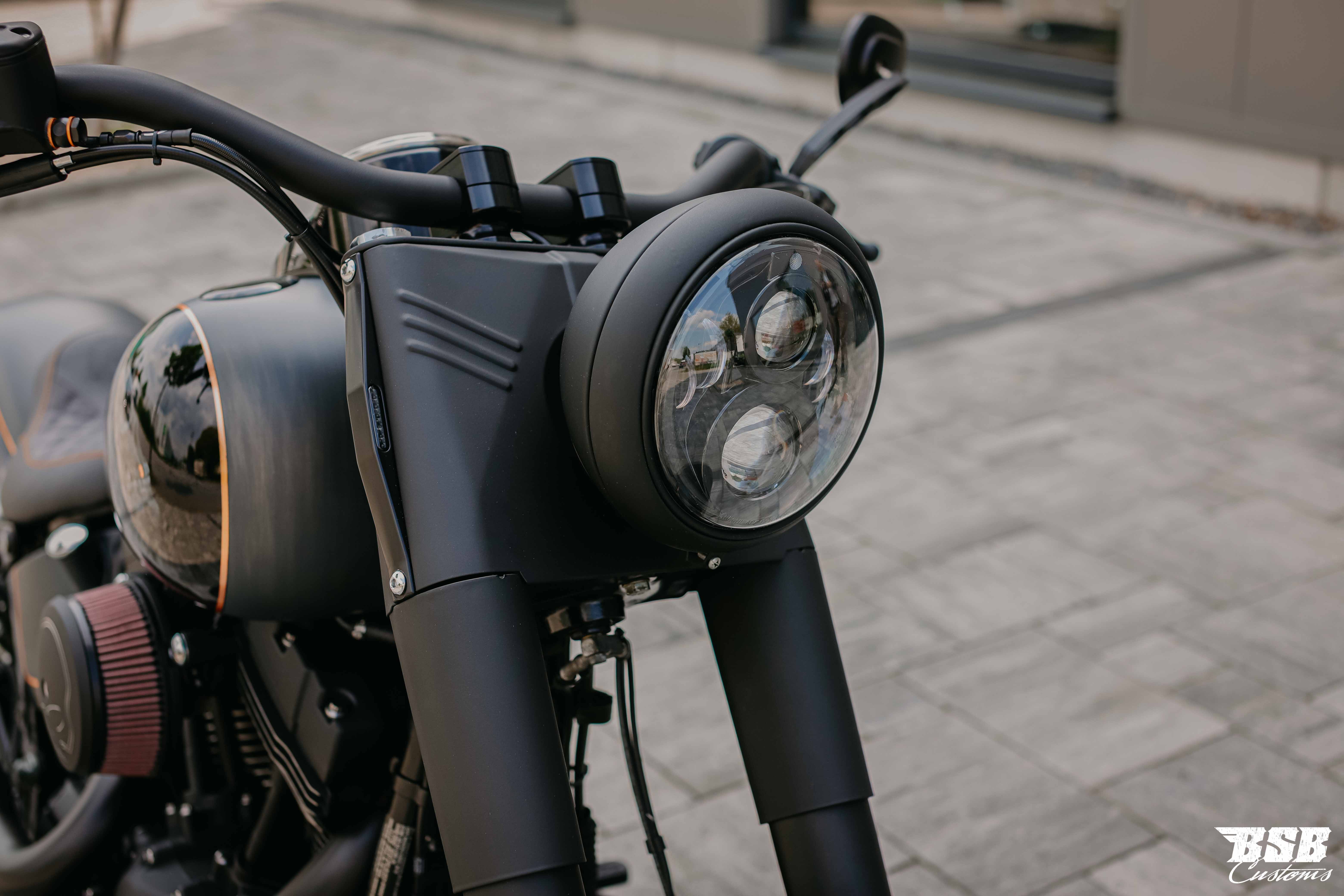 LED Scheinwerfer 7" schwarz mit Standlicht, CE-Zulassung für Softail & Touring Modelle bis 2023