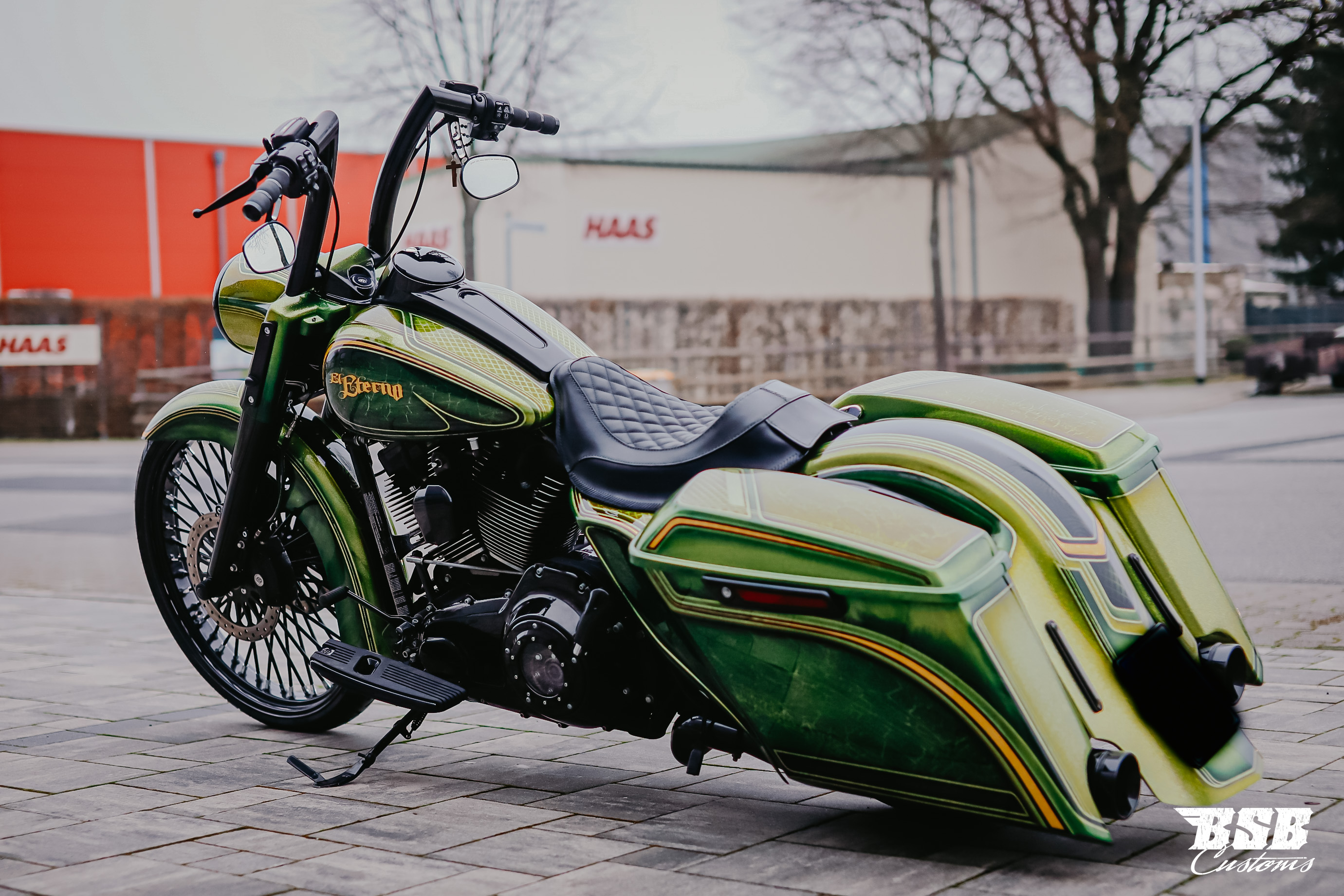 2014 Harley Davidson FLHXS Street Glide mit einem Mega Umbau auf Mexican Chicano Umbau 