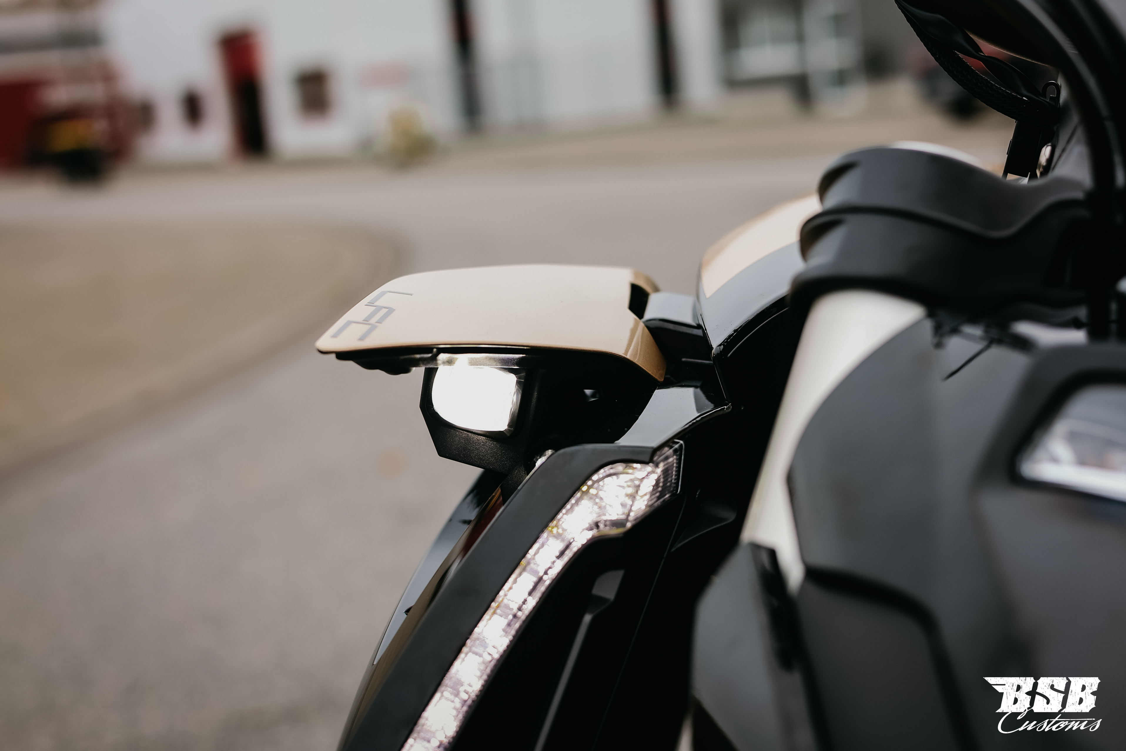 Benda LFC 700 Pro– Airride -300-er Hi-Reifen, ABS / TFT/ Anti-Hopping Kupplung modifiziert, SCHWARZ / GOLD,  NEUFAHRZEUG!!! 