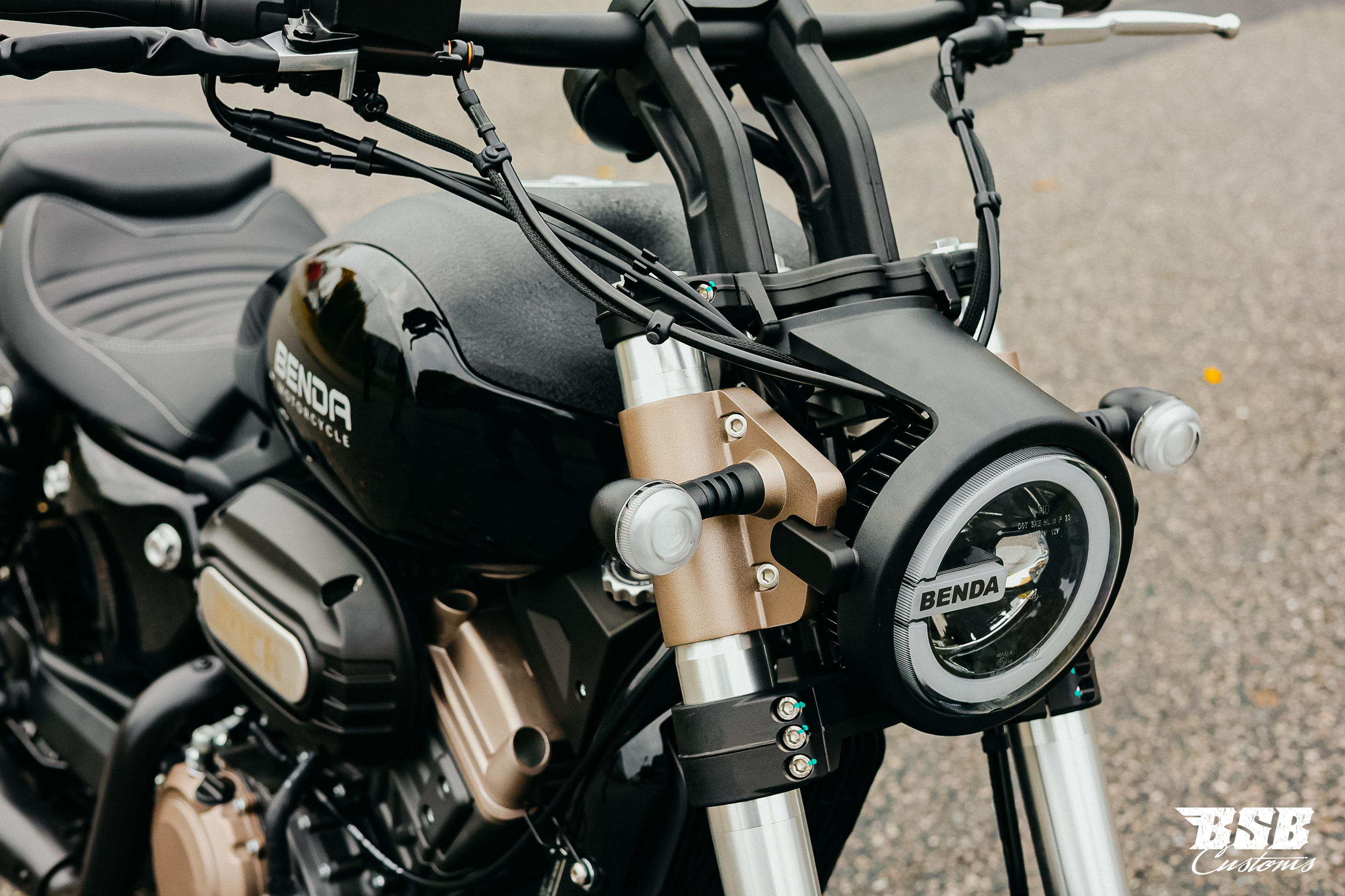 Benda ROCK 125  – CBS, LCD , Riemenantrieb,Wassergekühlt, 2 Zylinder-Doppelauspuff -  Sofort Verfügbar -  Benda ROCK 125  – CBS, LCD , Riemenantrieb,Wassergekühlt, 2 Zylinder-Doppelauspuff -  Sofort Verfügbar -
