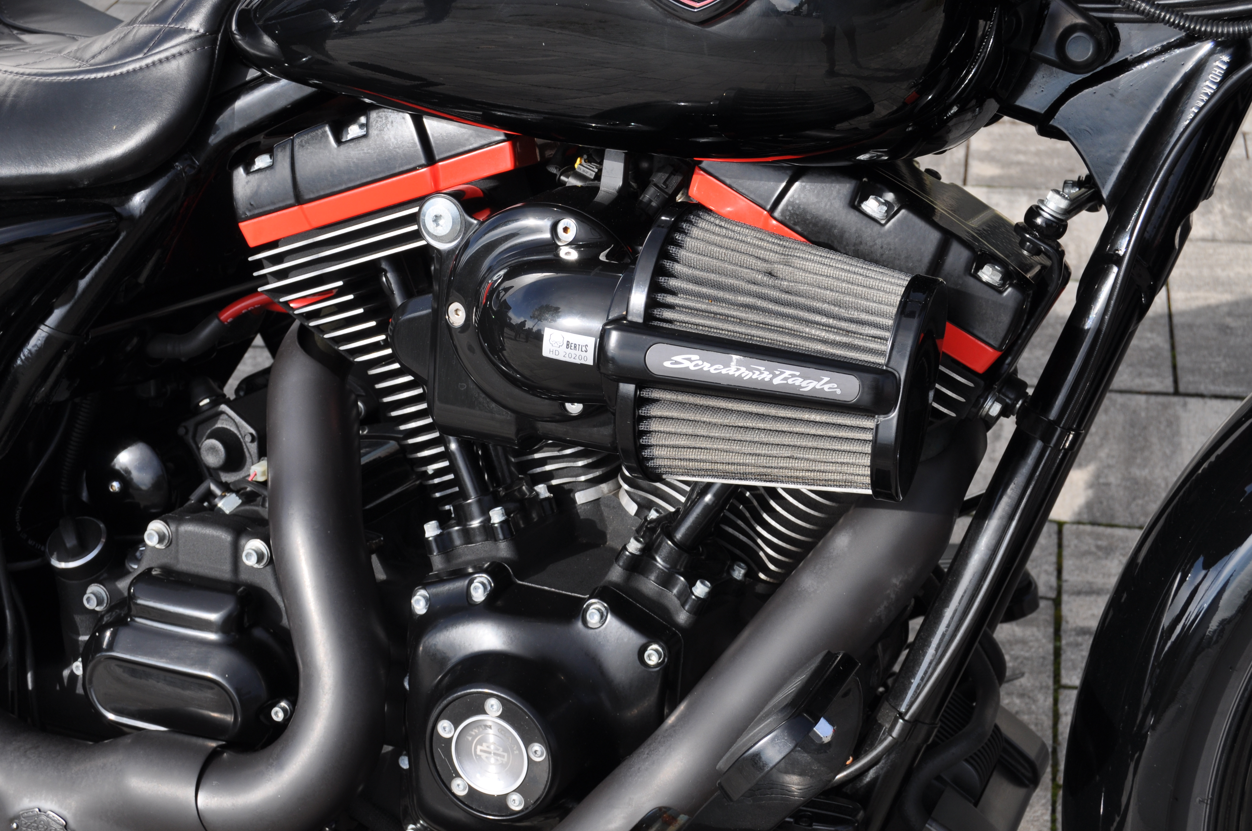 2014 Harley Davidson FLHXS Street Glide Spezial - ABS - 23" FAT SPOKE - Kess Tech ... Finanzierung ab 5,99% möglich 