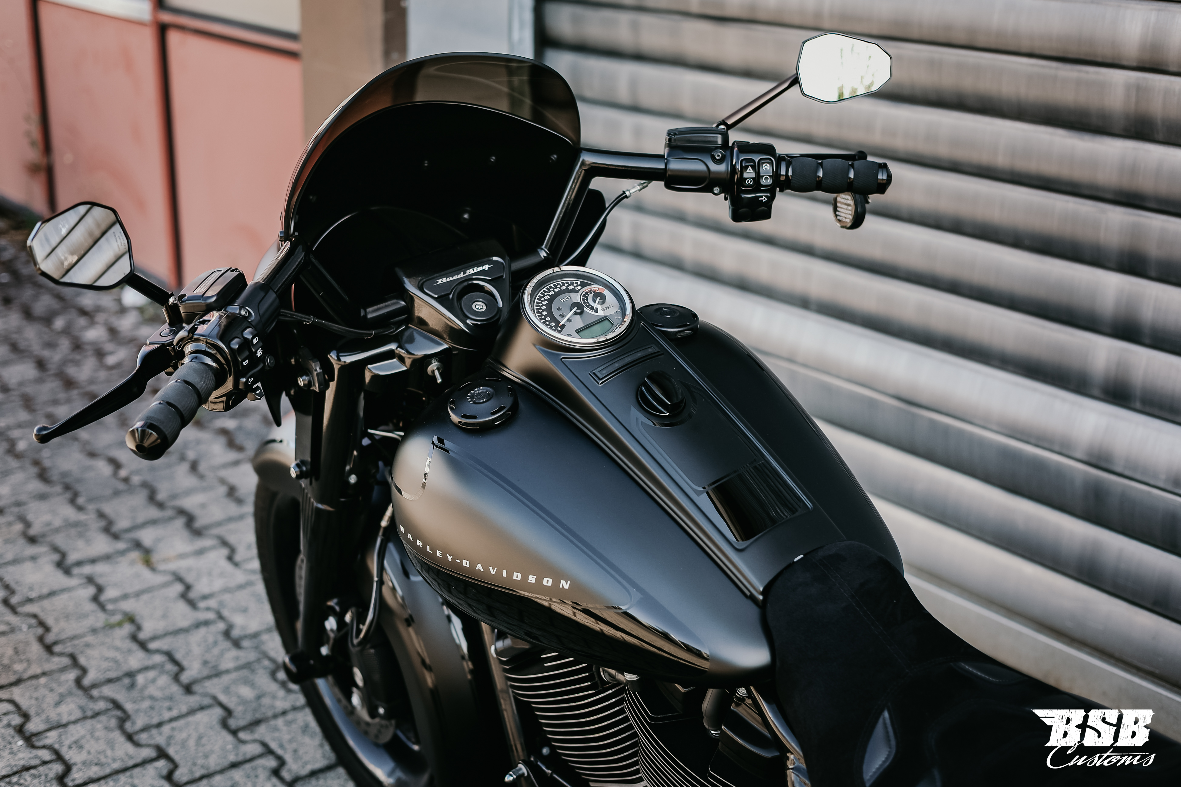 2017 FLHR Road KING M8 Custom Umbau mit Jekill & Hyde Anlage / THunderbike Luftfilter und vieles mehr ... Finanzierung möglich 