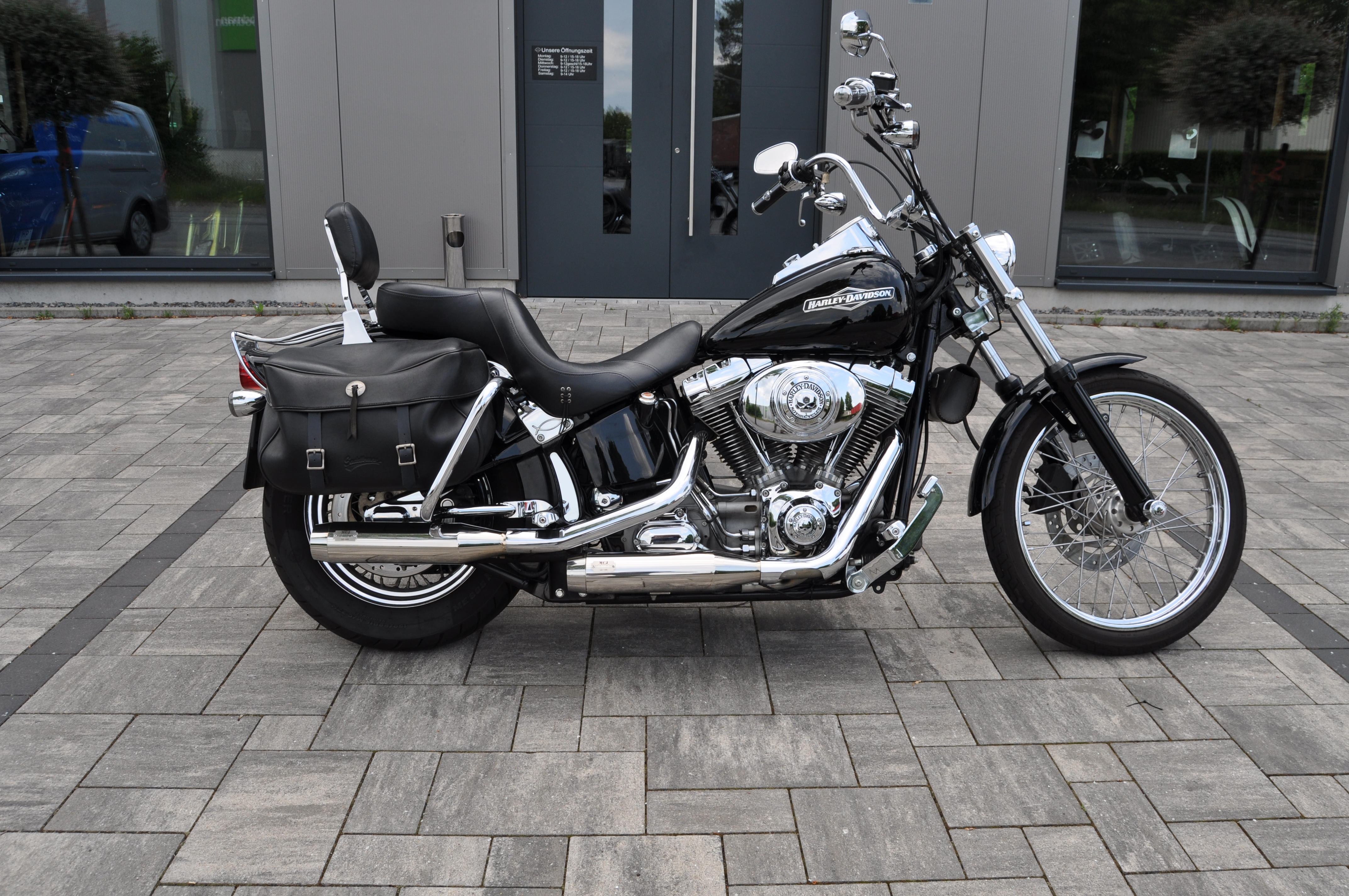 2004 Harley Davidson FXST Softail Standart mit vielen Extras wie MCJ Anlage verstellbar