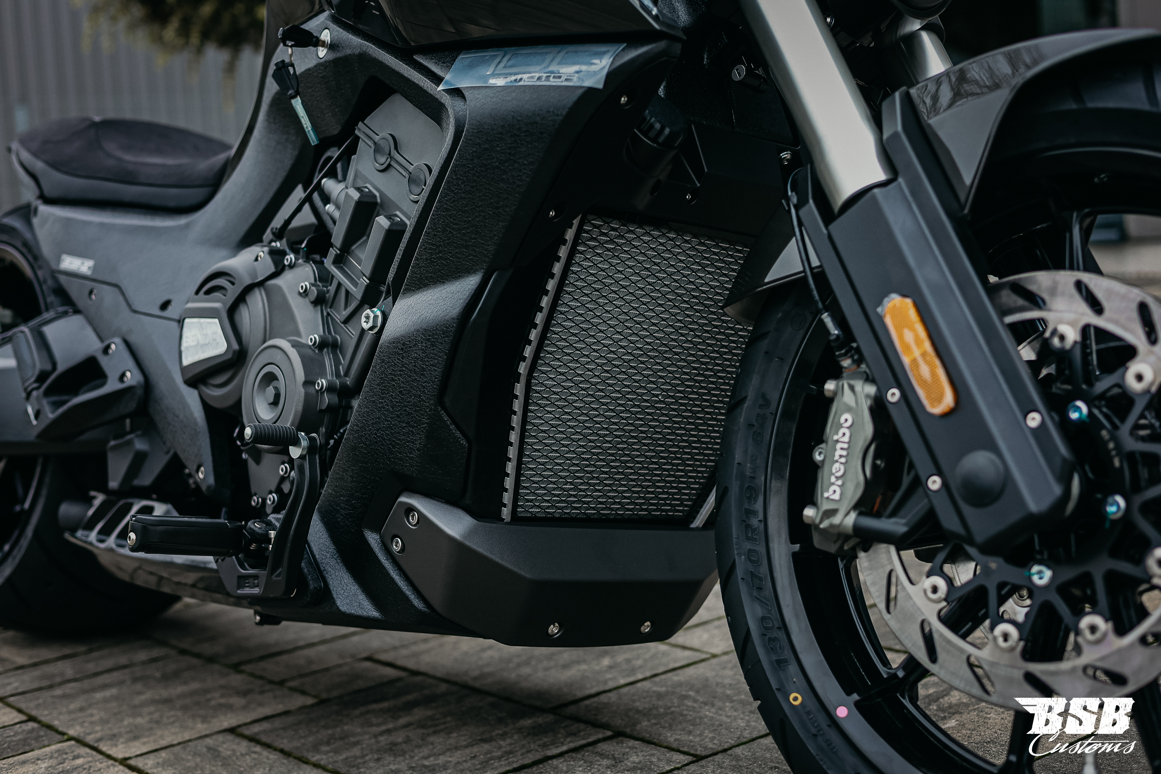 Benda LFC 700 Pro– Airride -300-er Hi-Reifen, ABS / TFT/ Anti-Hopping Kupplung modifiziert by BSB Customs NEUFAHRZEUG!!! 