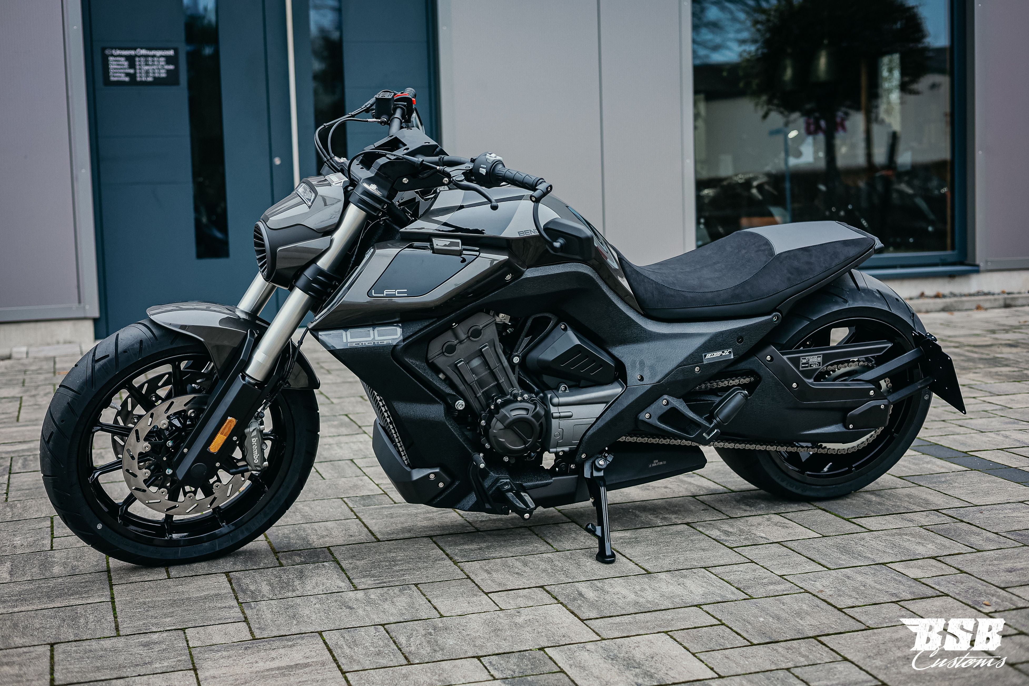 Benda LFC 700 Pro– Airride -300-er Hi-Reifen, ABS / TFT/ Anti-Hopping Kupplung modifiziert by BSB Customs NEUFAHRZEUG!!!  