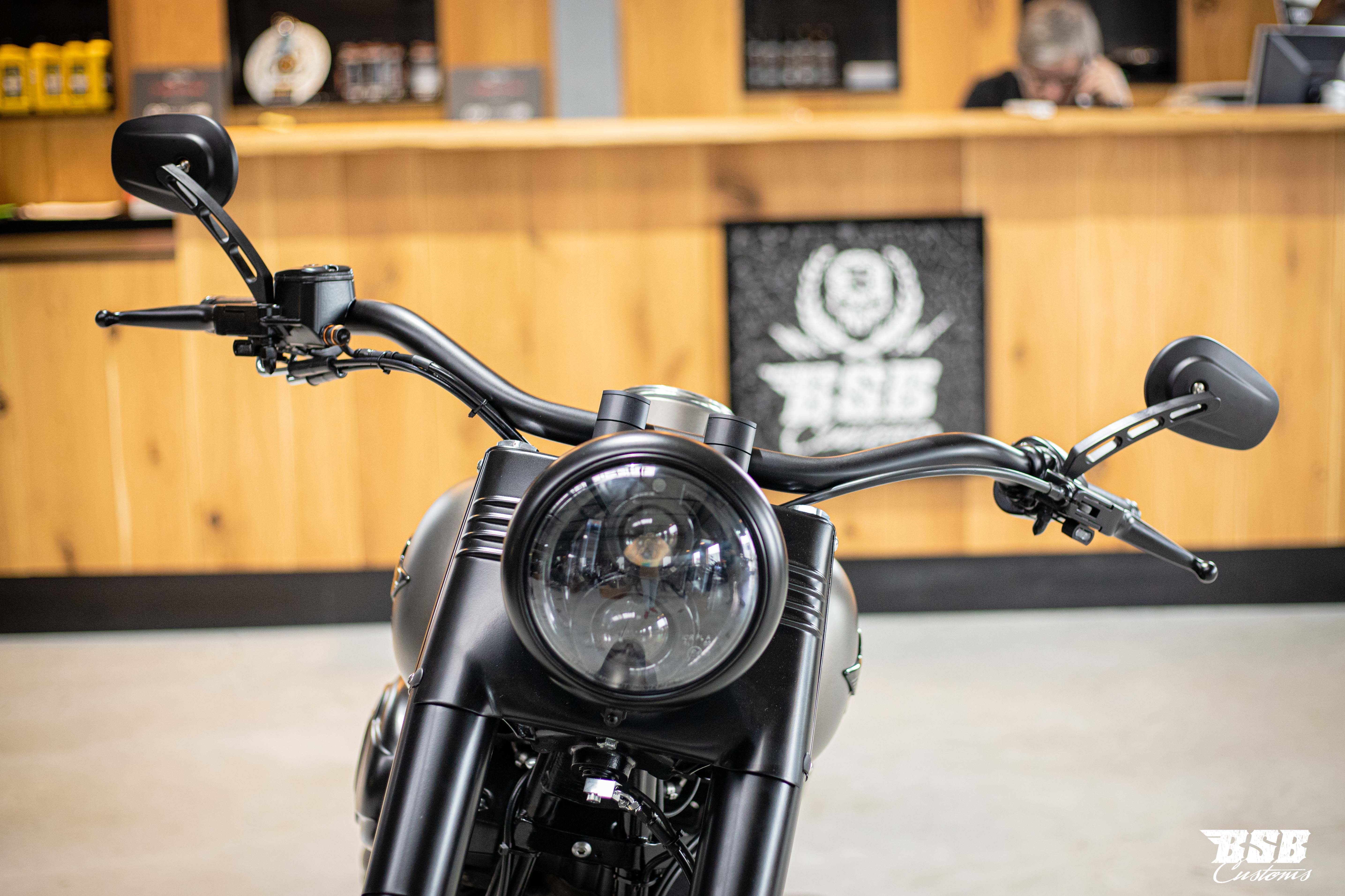 LED Scheinwerfer 7" schwarz mit Standlicht, CE-Zulassung für Softail & Touring Modelle bis 2023