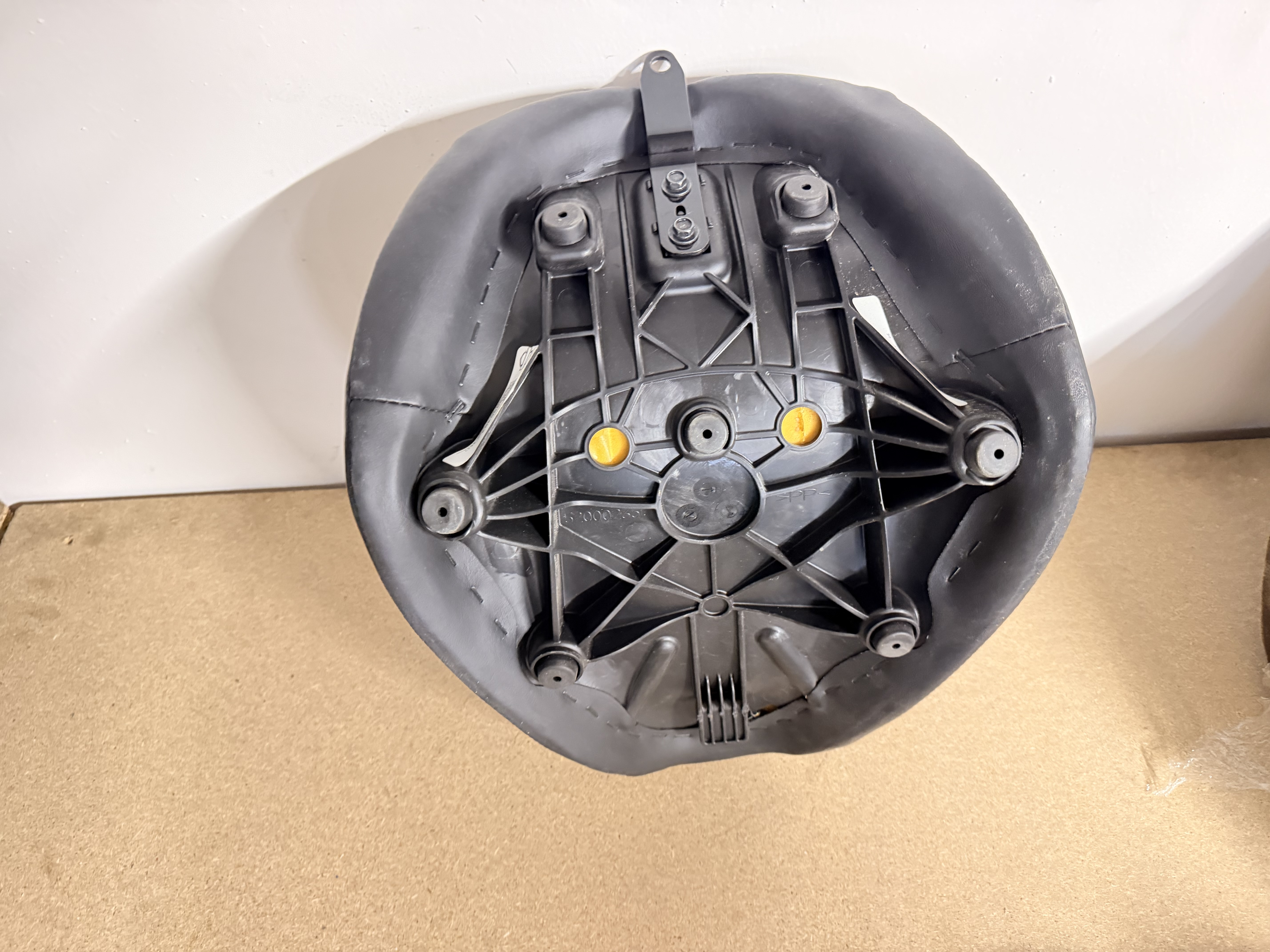 Harley-Davidson FLS Softail Slim Sitz OEM Harley 52000264