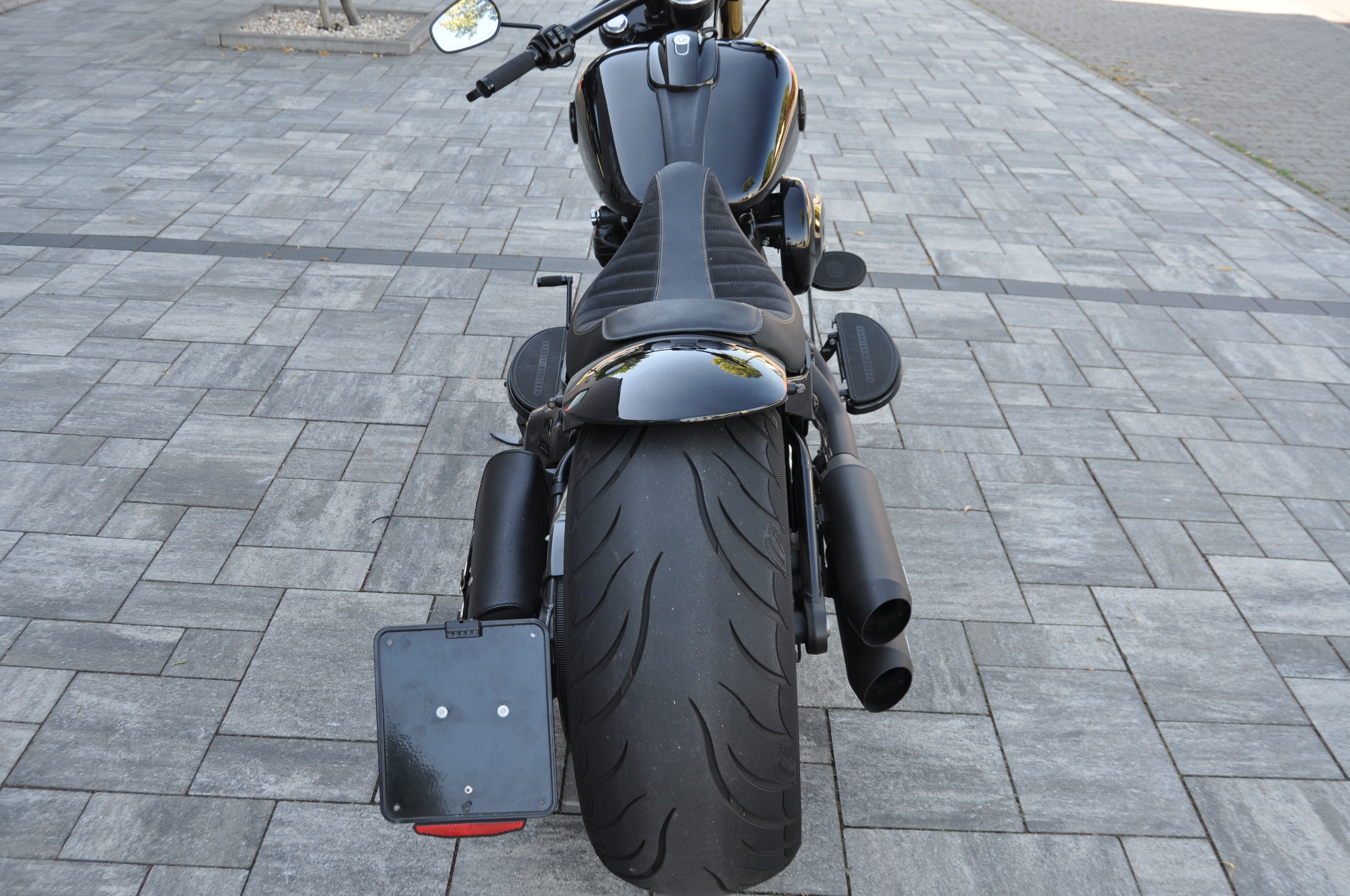 2014 Harley Davidson FXSB BREAKOUT schöner Umbau mit MCJ Anlage und kurzem Fender 