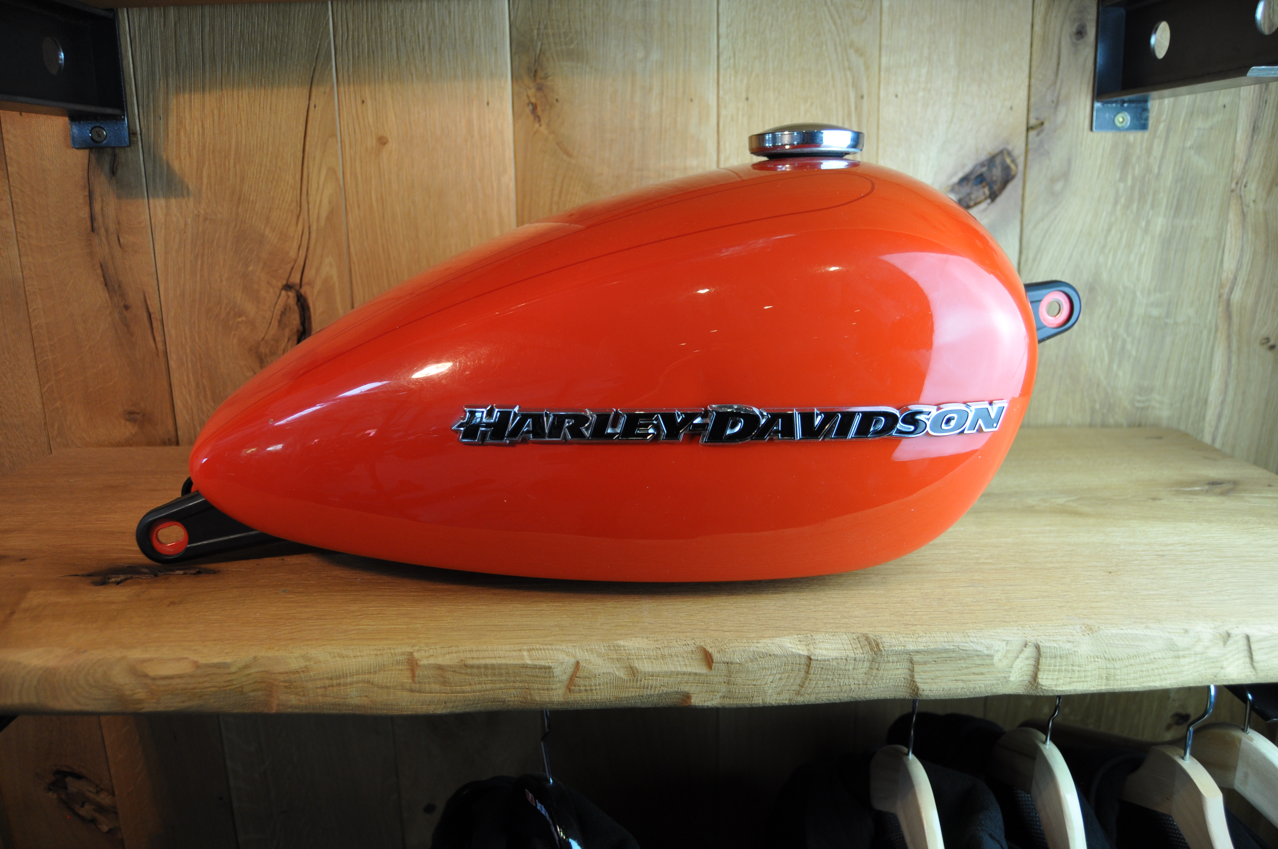 Harley-Davidson Softail Breakout Benzintank 2018–2025 – Original Gebraucht – Orange