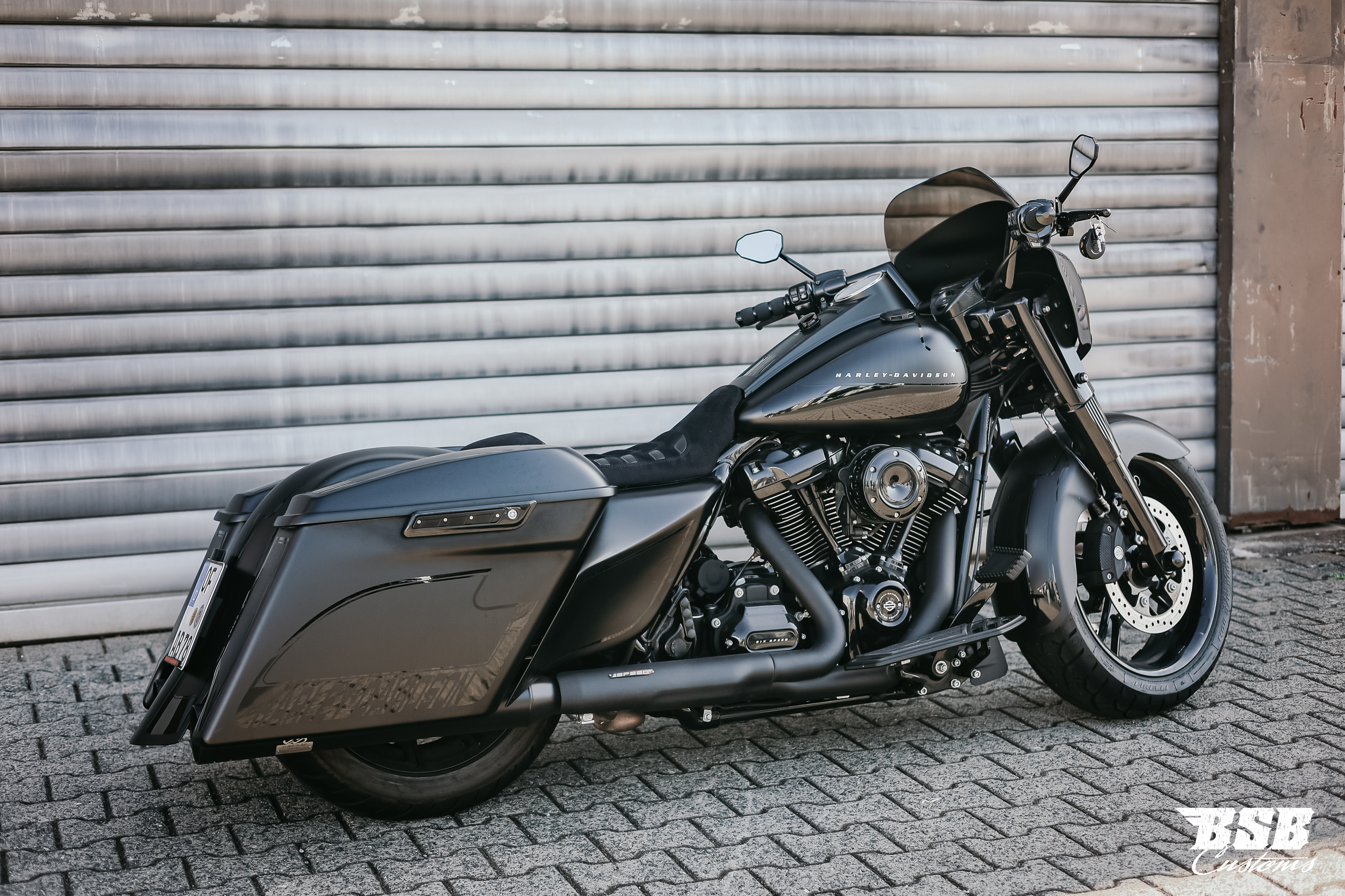 2017 FLHR Road KING M8 Custom Umbau mit Jekill & Hyde Anlage / THunderbike Luftfilter und vieles mehr ... Finanzierung möglich 