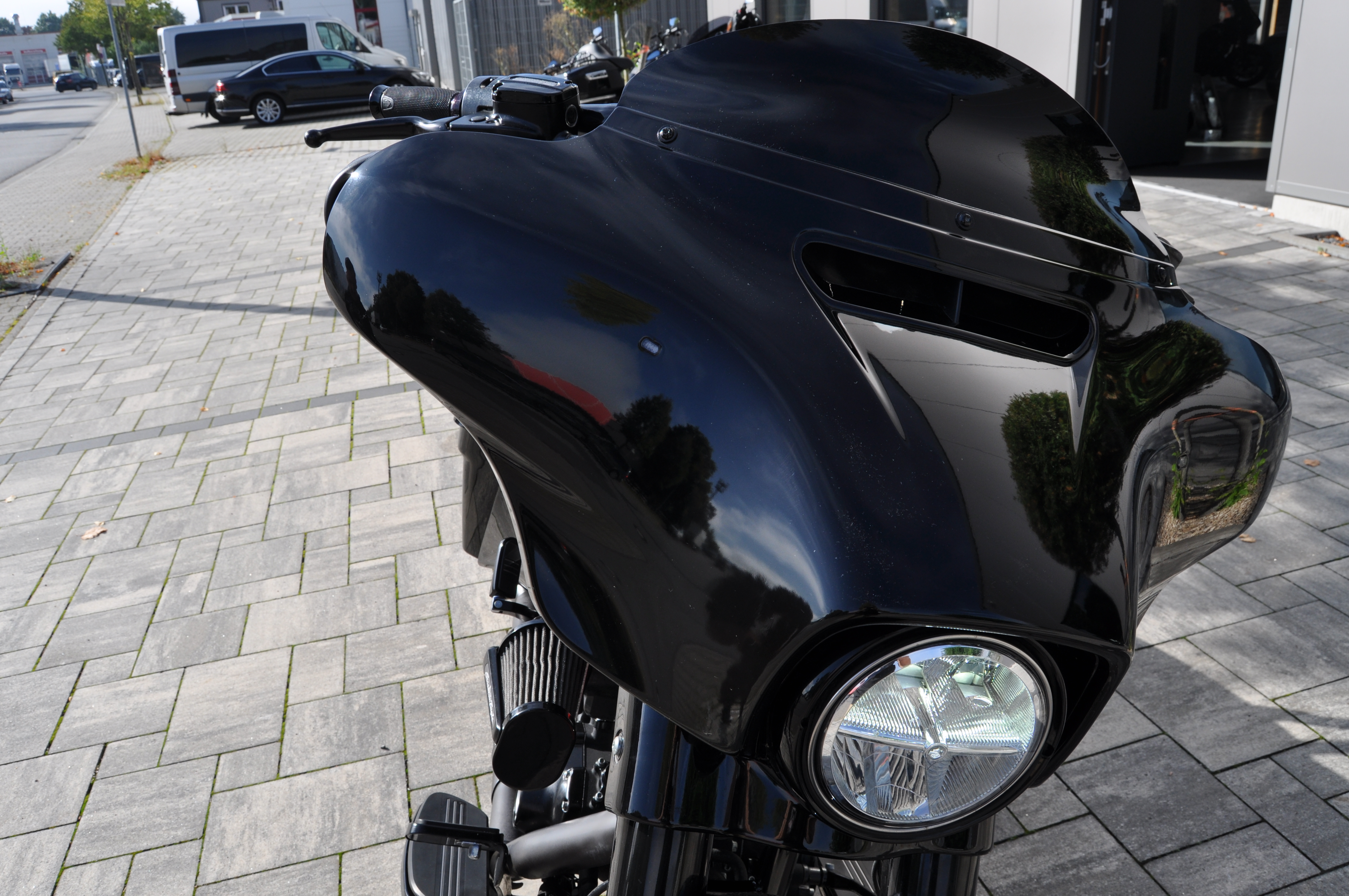 2014 Harley Davidson FLHXS Street Glide Spezial - ABS - 23" FAT SPOKE - Kess Tech ... Finanzierung ab 5,99% möglich 