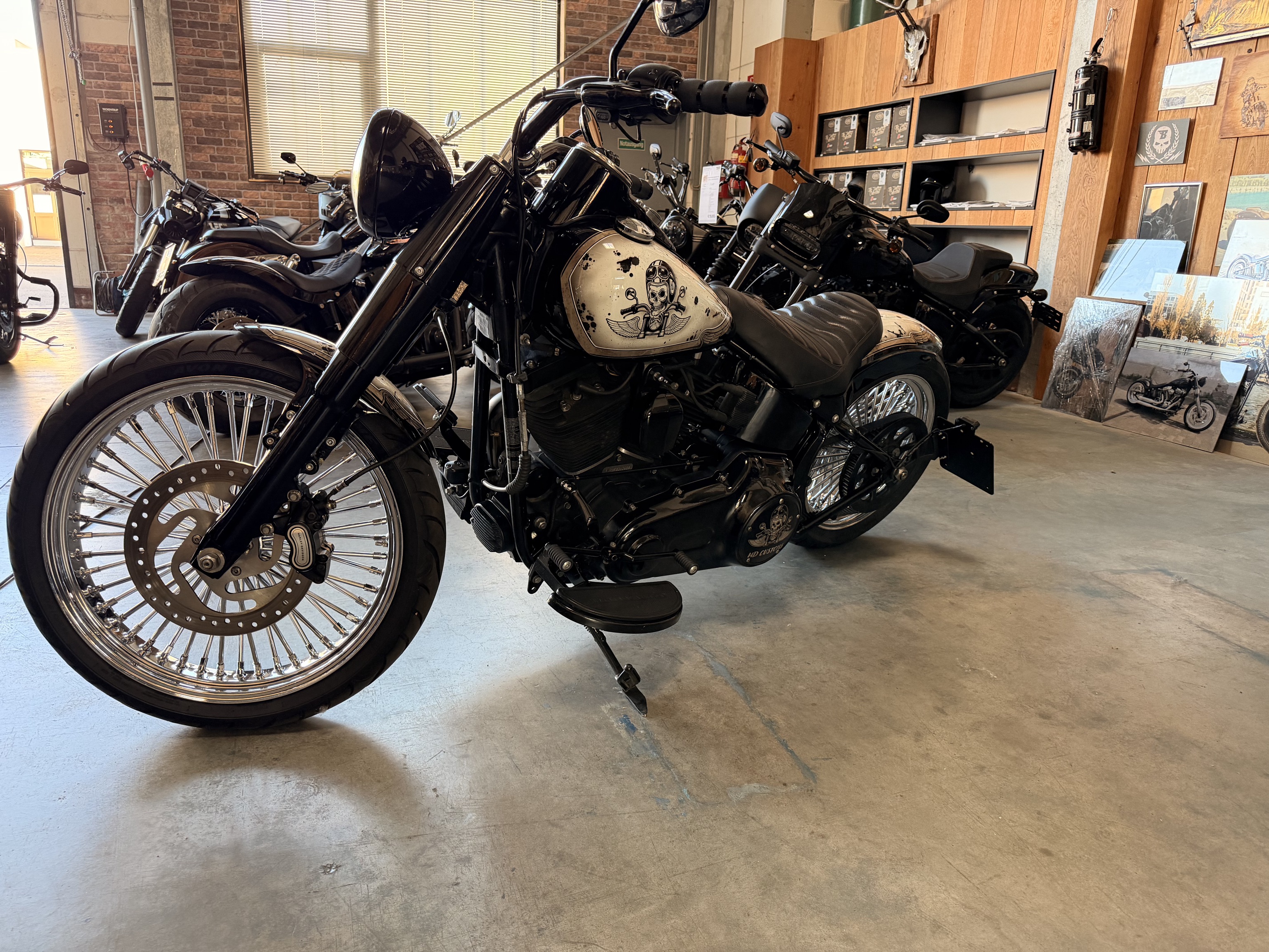2015 Harley Davidson FLS Softail Slim  /// TOP UMBAU /// Kess TechAnlage // Airbrush-Lackierung //   Finanzierung möglich   