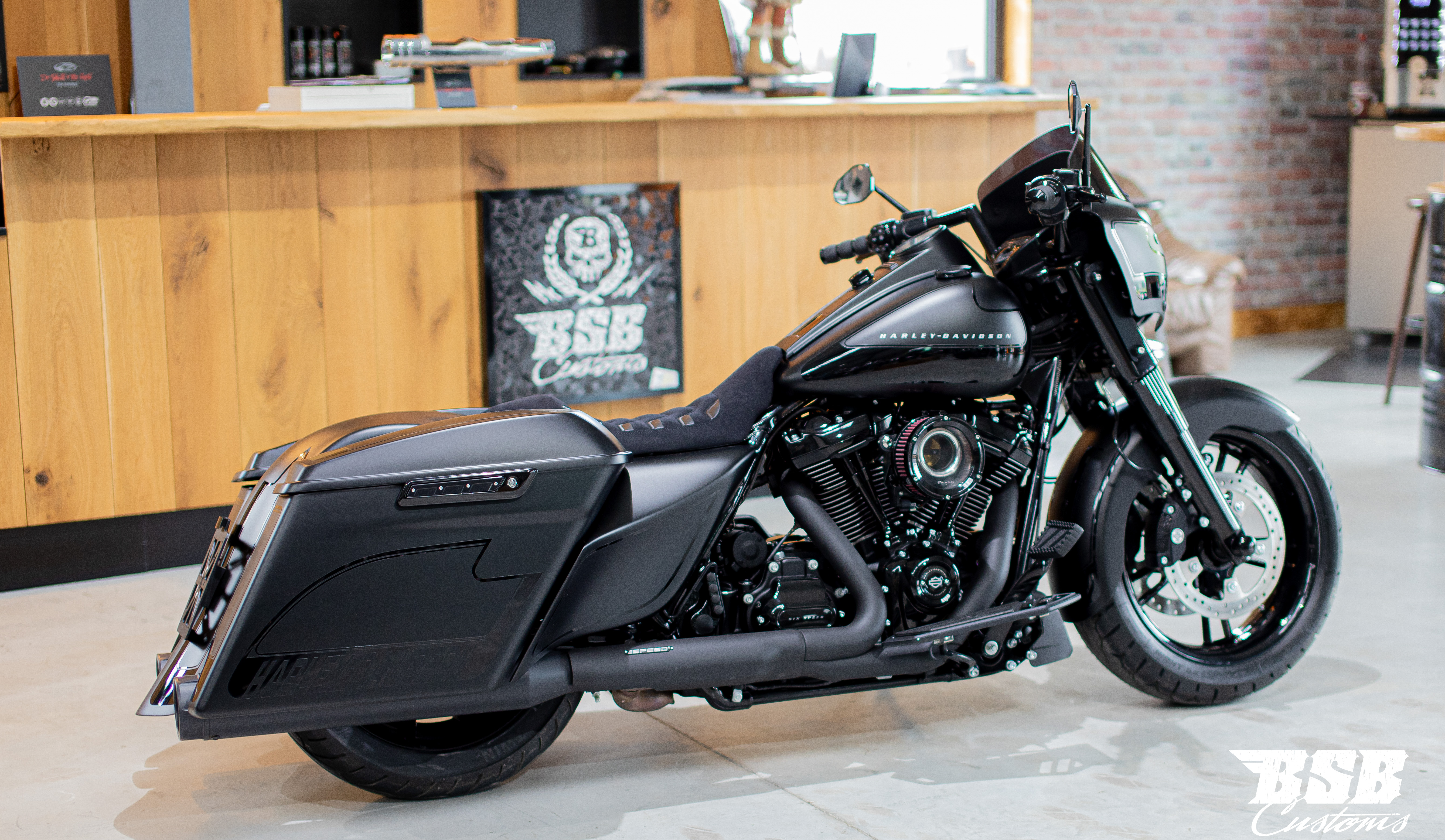 2017 FLHR Road KING M8 Custom Umbau mit Jekill & Hyde Anlage / THunderbike Luftfilter und vieles mehr ... Finanzierung möglich 