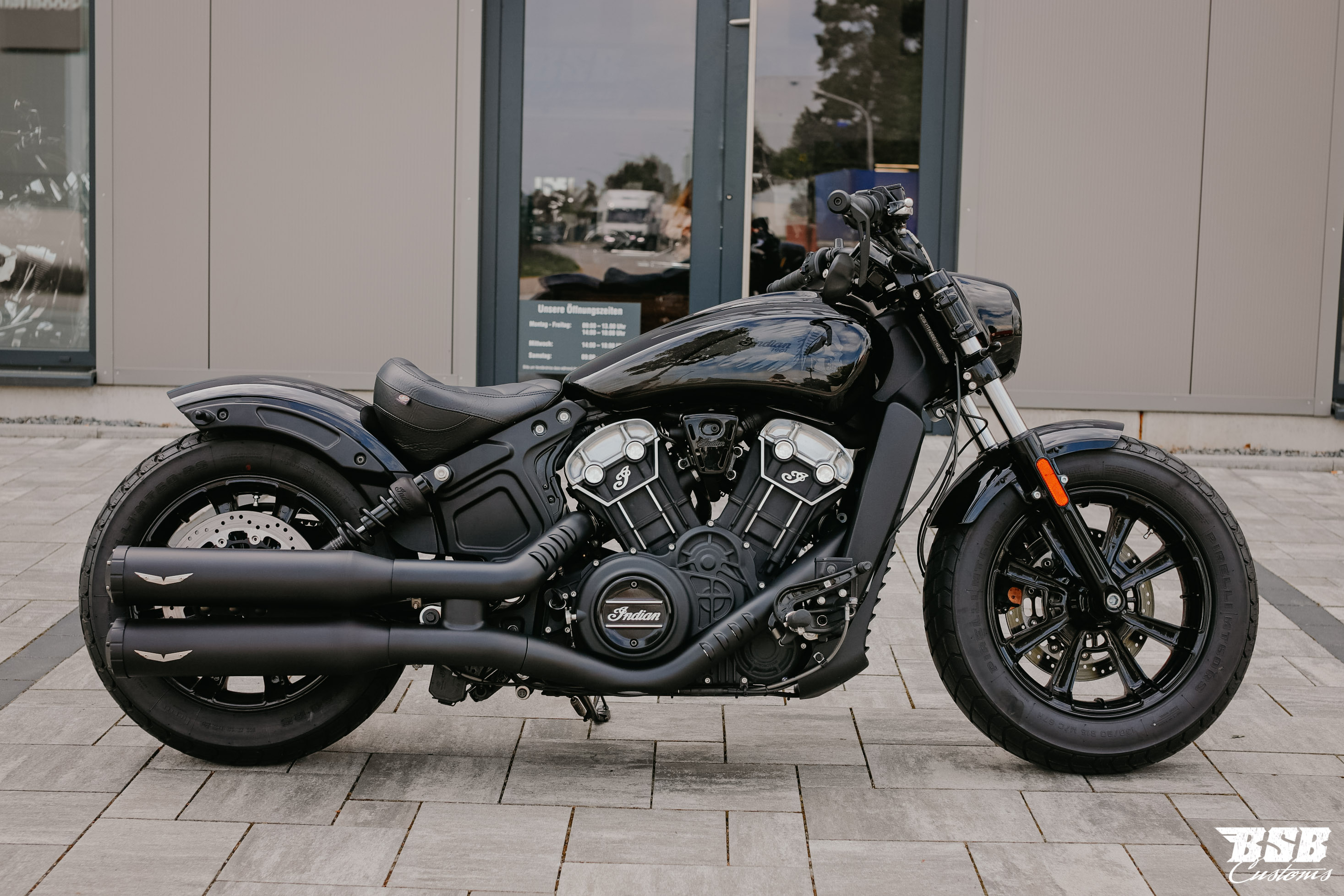 LED 5,75 schwarz für INDIAN SCOUT BOBBER mit Standlicht, E-Zulassung 