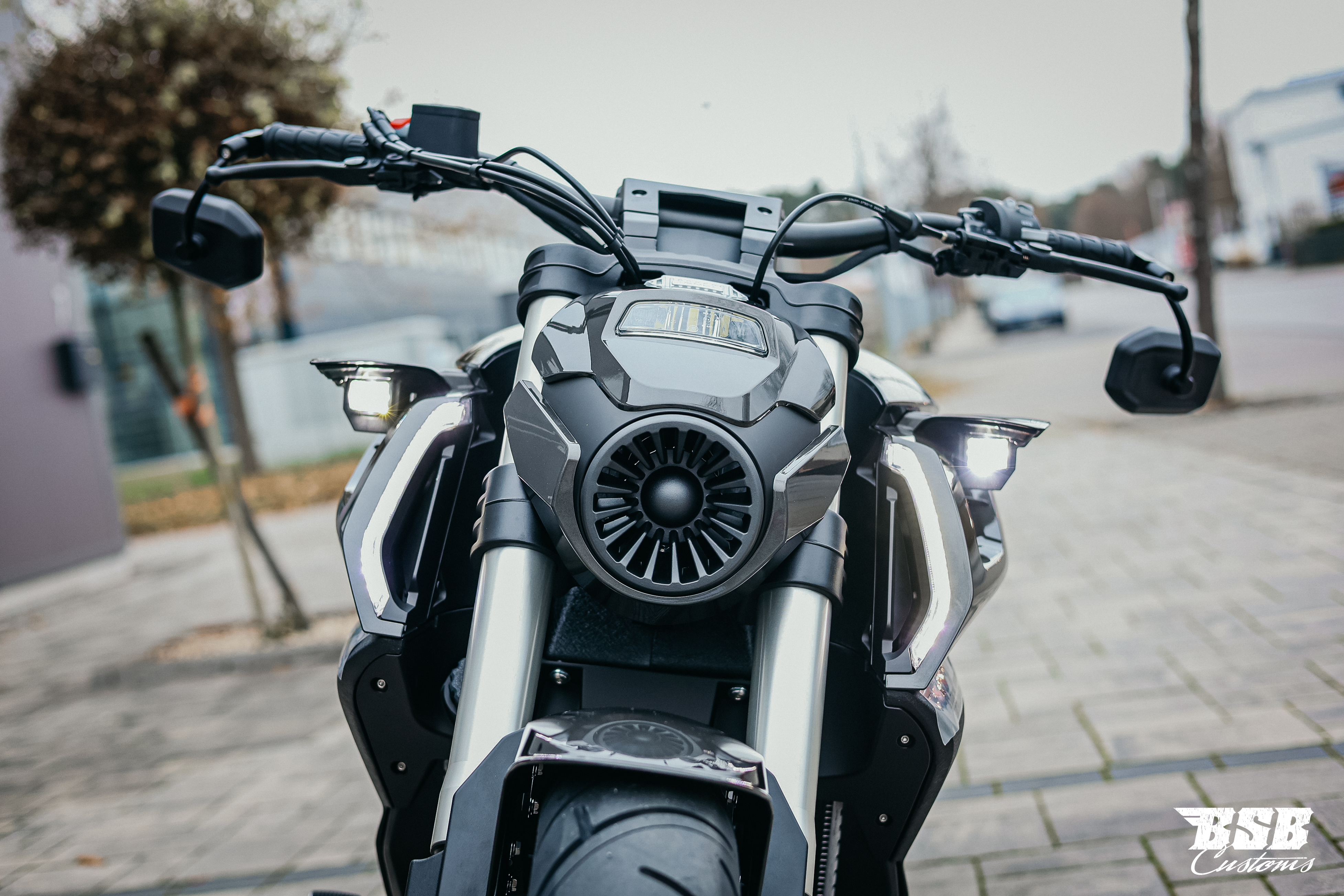 Benda LFC 700 Pro– Airride -300-er Hi-Reifen, ABS / TFT/ Anti-Hopping Kupplung modifiziert by BSB Customs NEUFAHRZEUG!!! 