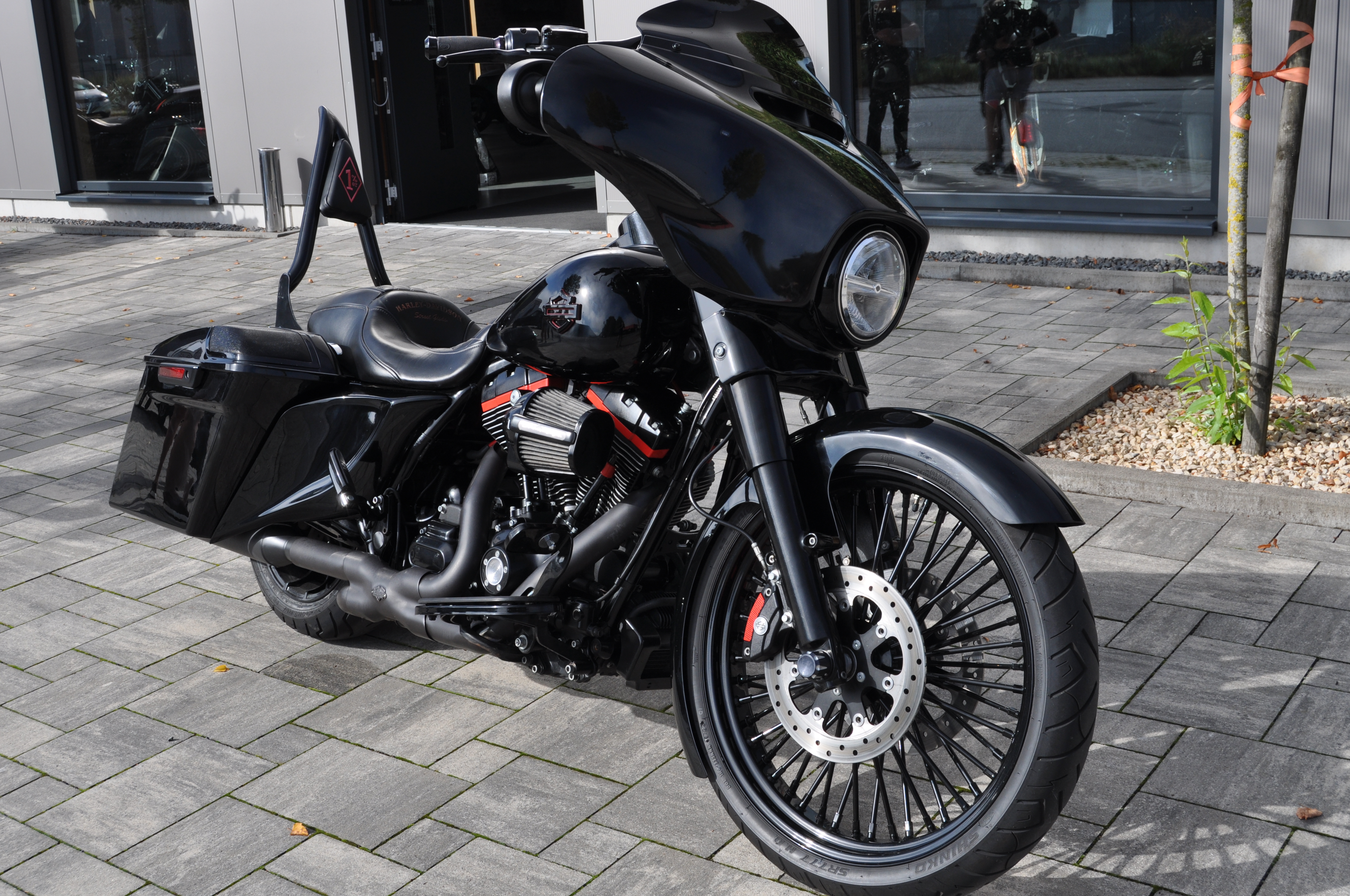 2014 Harley Davidson FLHXS Street Glide Spezial - ABS - 23" FAT SPOKE - Kess Tech ... Finanzierung ab 5,99% möglich 