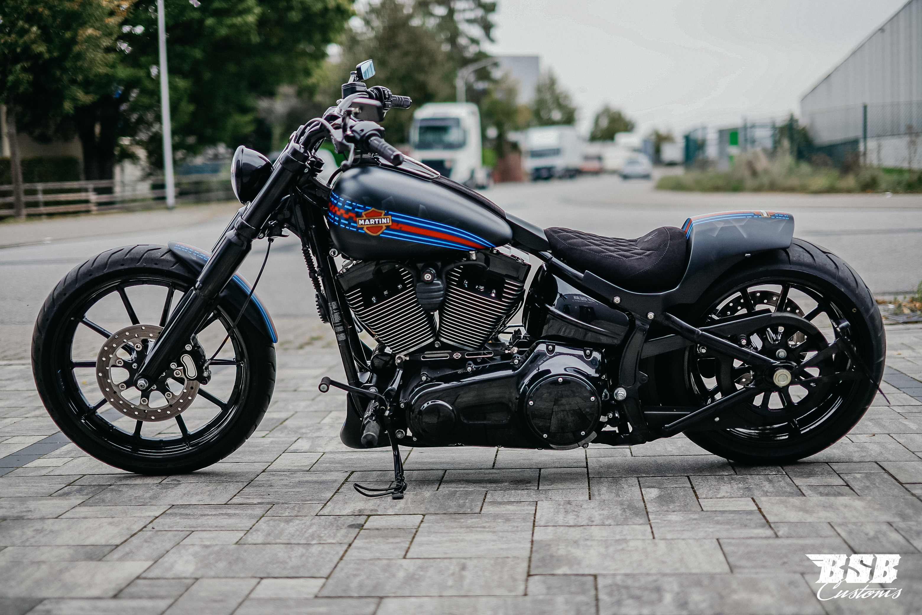 2013 FXSB Softail Breakout viele Extras Airbrushlackierung Top Zustand (ab 338,- EUR finanzieren)