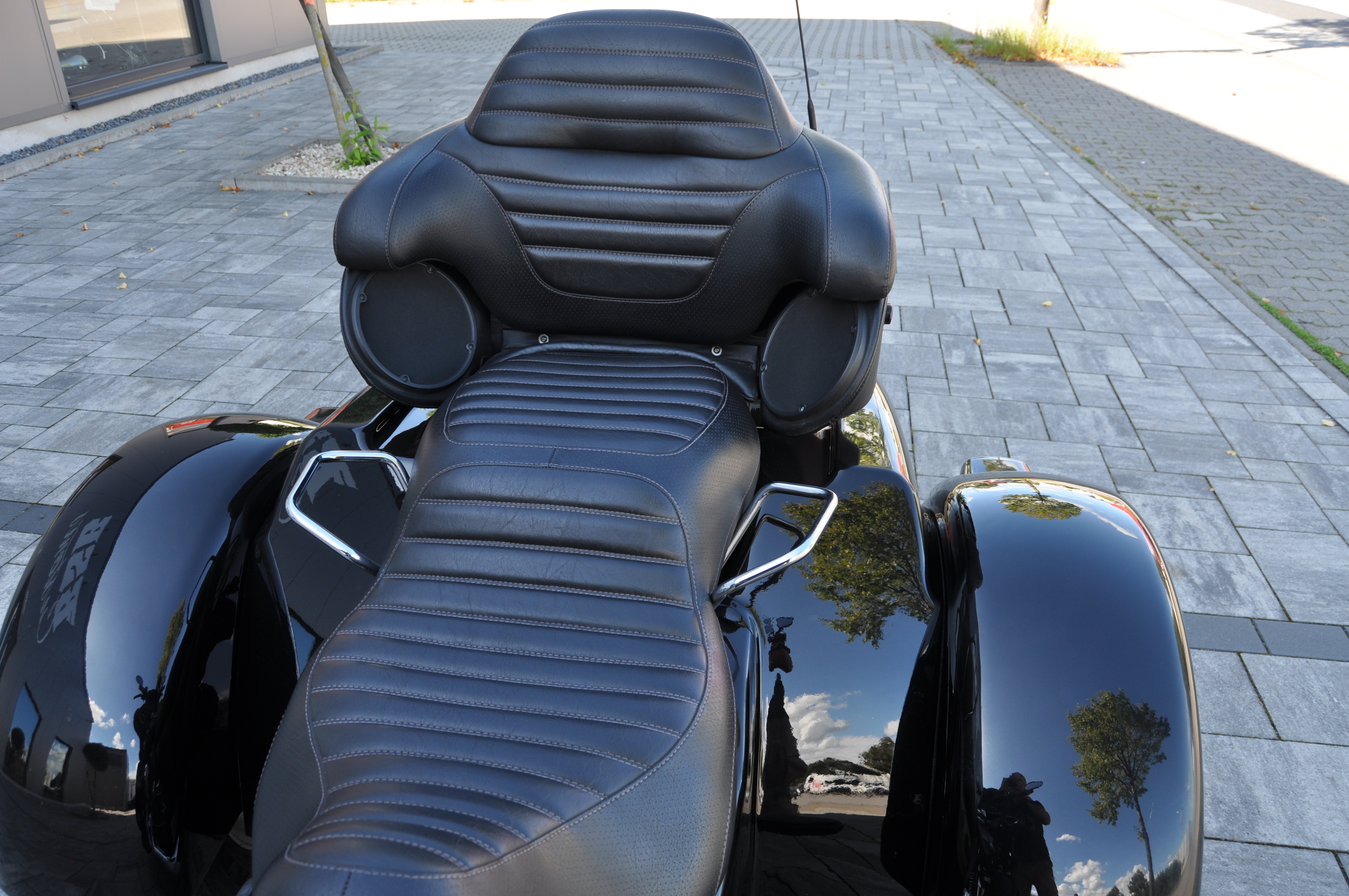 2016 Harley Davidson TRIKE FLHTCUTG Top Zustand erst 12615 km Fanzierung möglich 