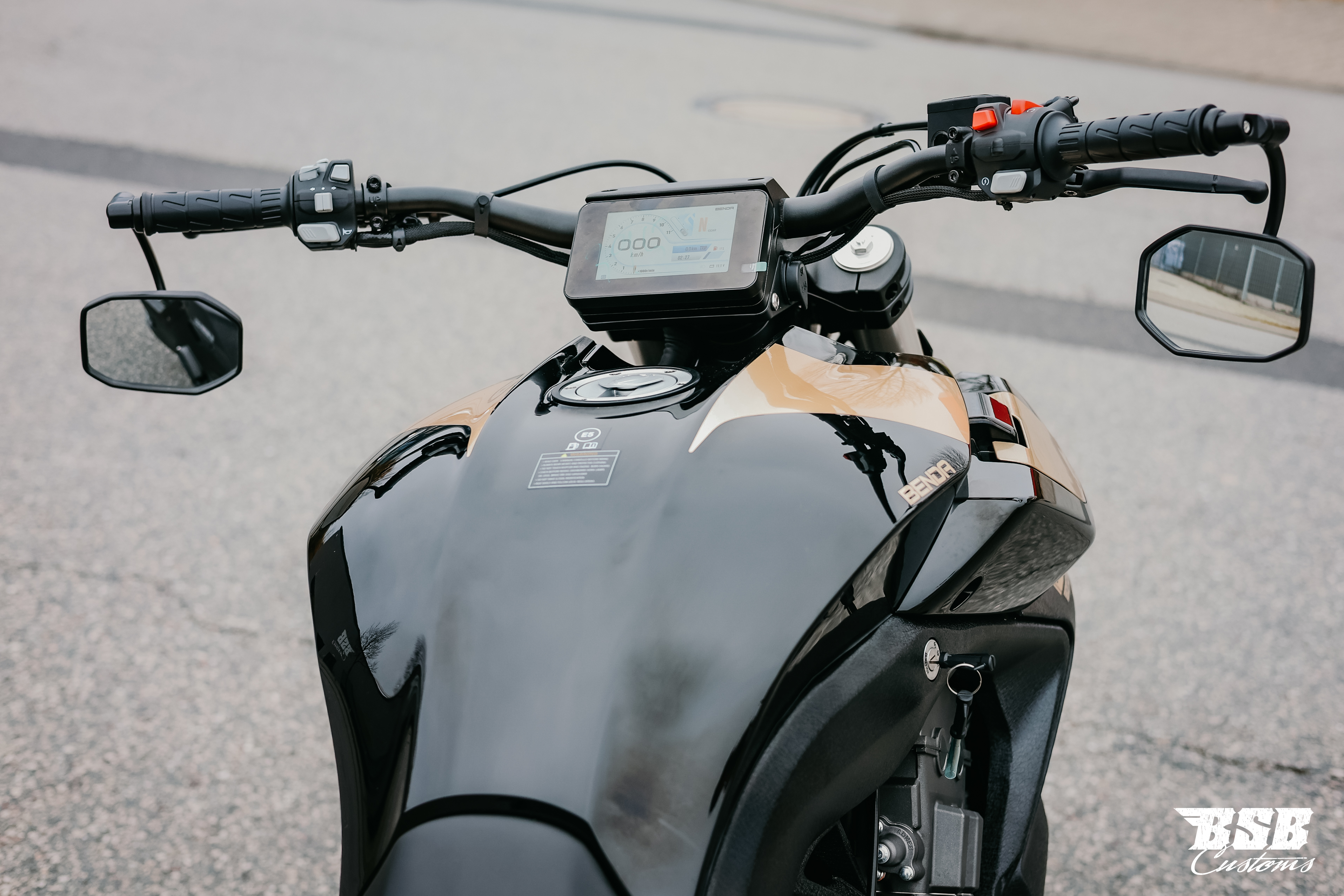 Benda LFC 700 Pro– Airride -300-er Hi-Reifen, ABS / TFT/ Anti-Hopping Kupplung modifiziert by BSB Customs NEUFAHRZEUG!!! 