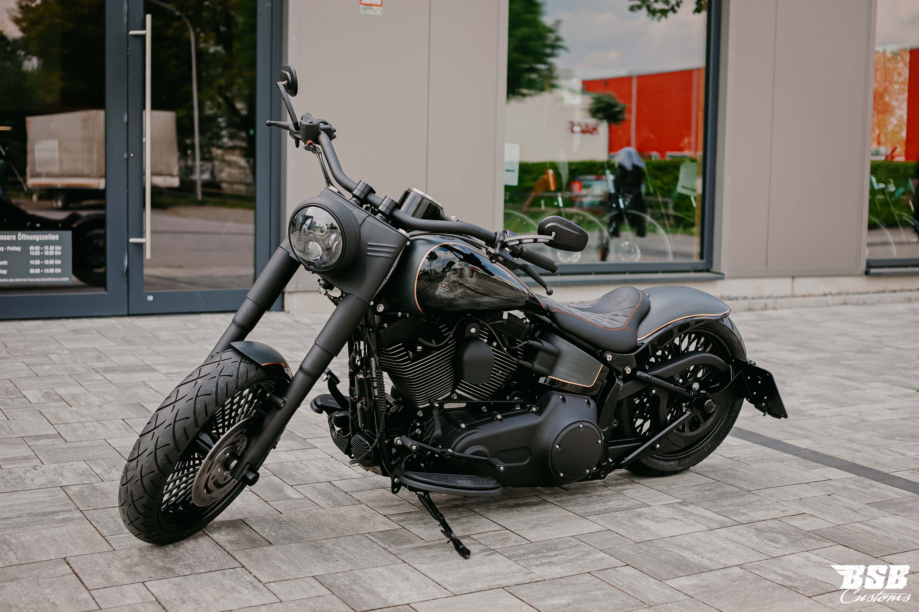 Stash 21 Blinker für Harley Davidson Softail & Fat Boy Big Twin 1993-2017 schwarz glanz / eloxiert / poliert 