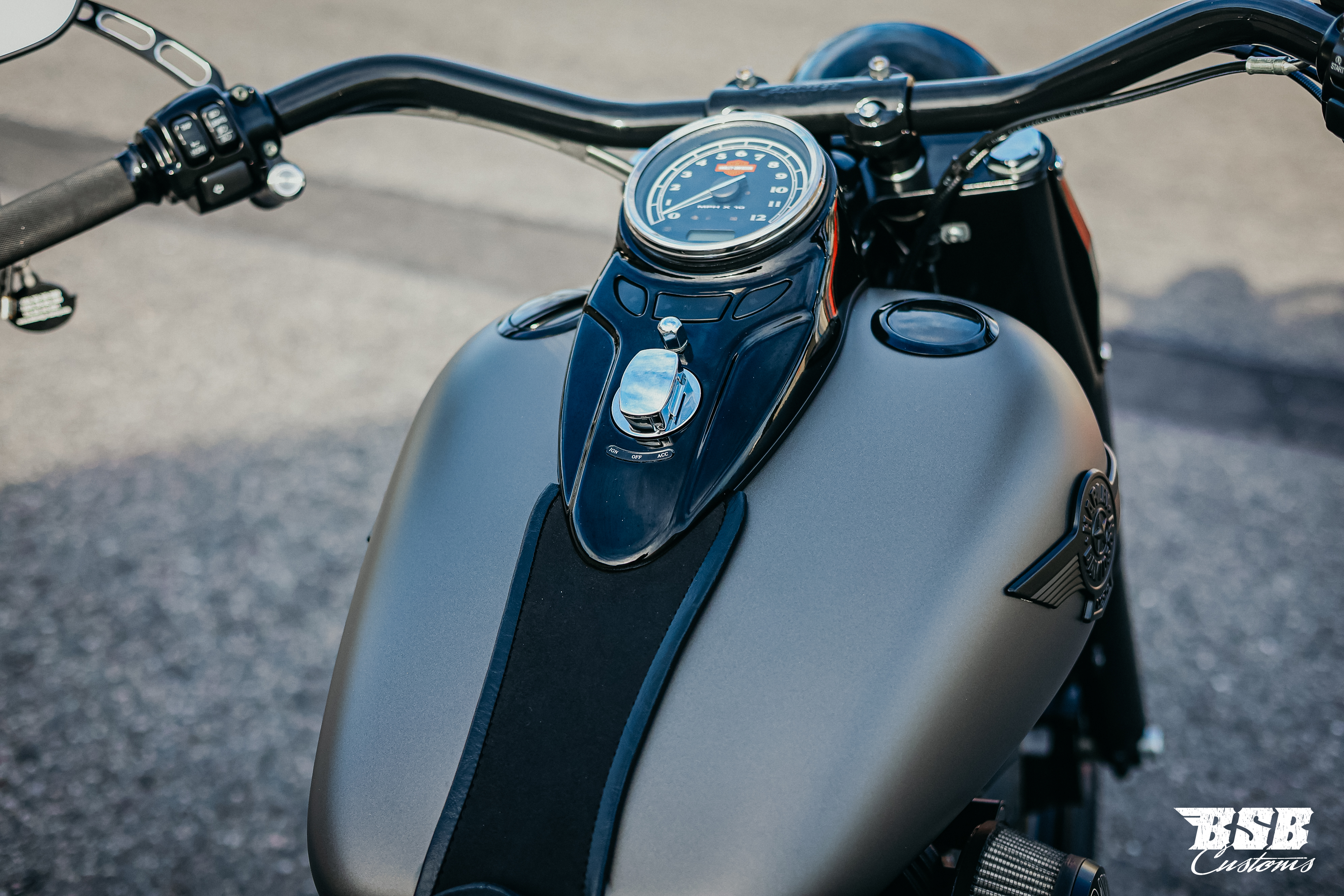 2014 Harley Davidson FLS Softail SLIM 103 CUI Mega-Umbau  ///  Finanzierung ab 3,99% möglich  ab 300 eur / mtl.