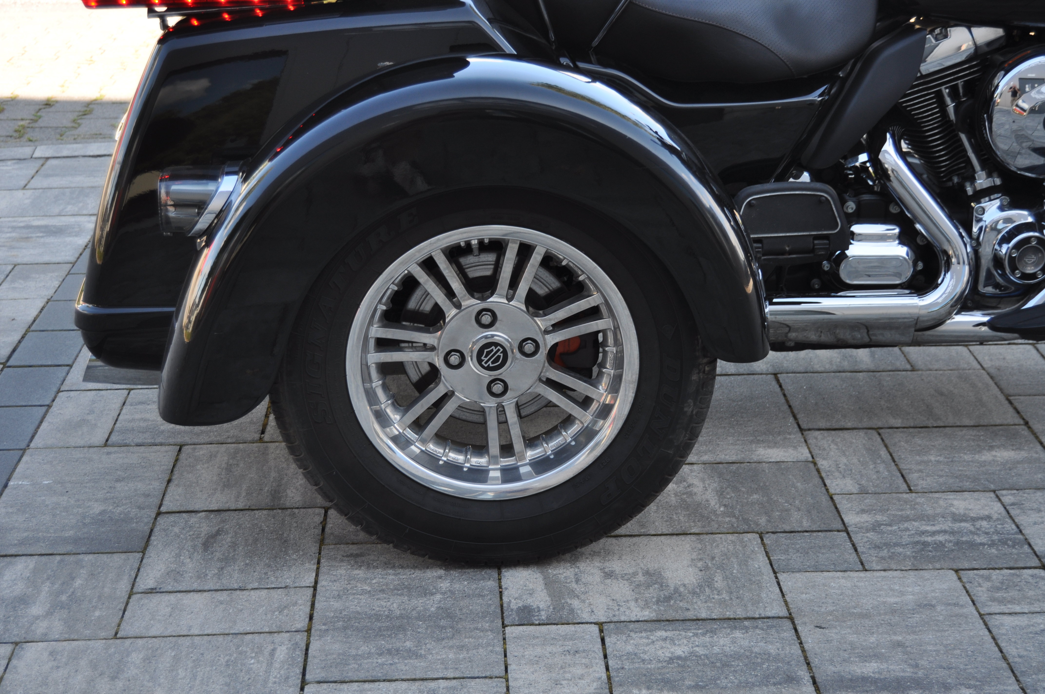 2016 Harley Davidson TRIKE FLHTCUTG Top Zustand erst 12615 km Fanzierung möglich 