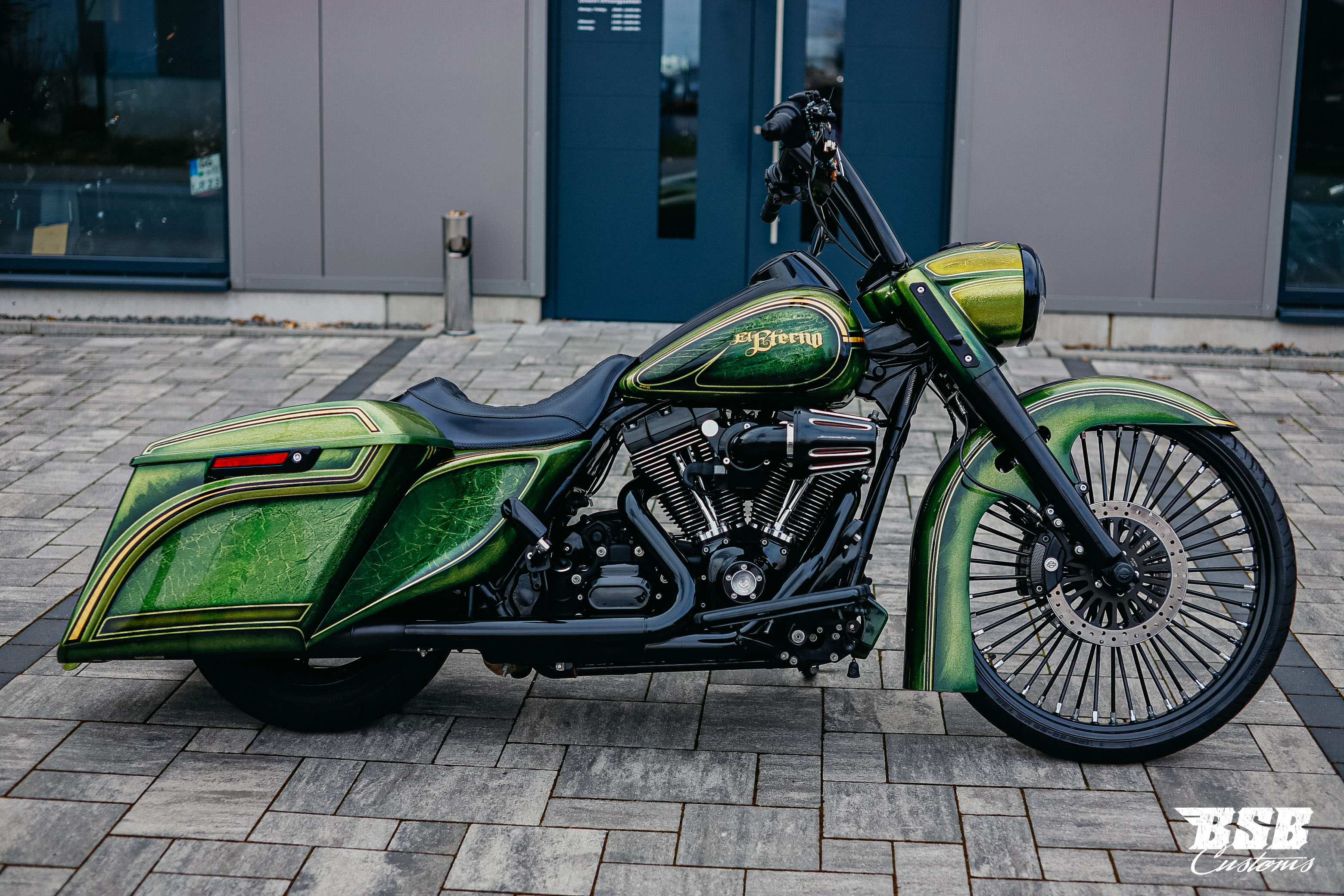 2014 Harley Davidson FLHXS Street Glide mit einem Mega Umbau auf Mexican Chicano Umbau 