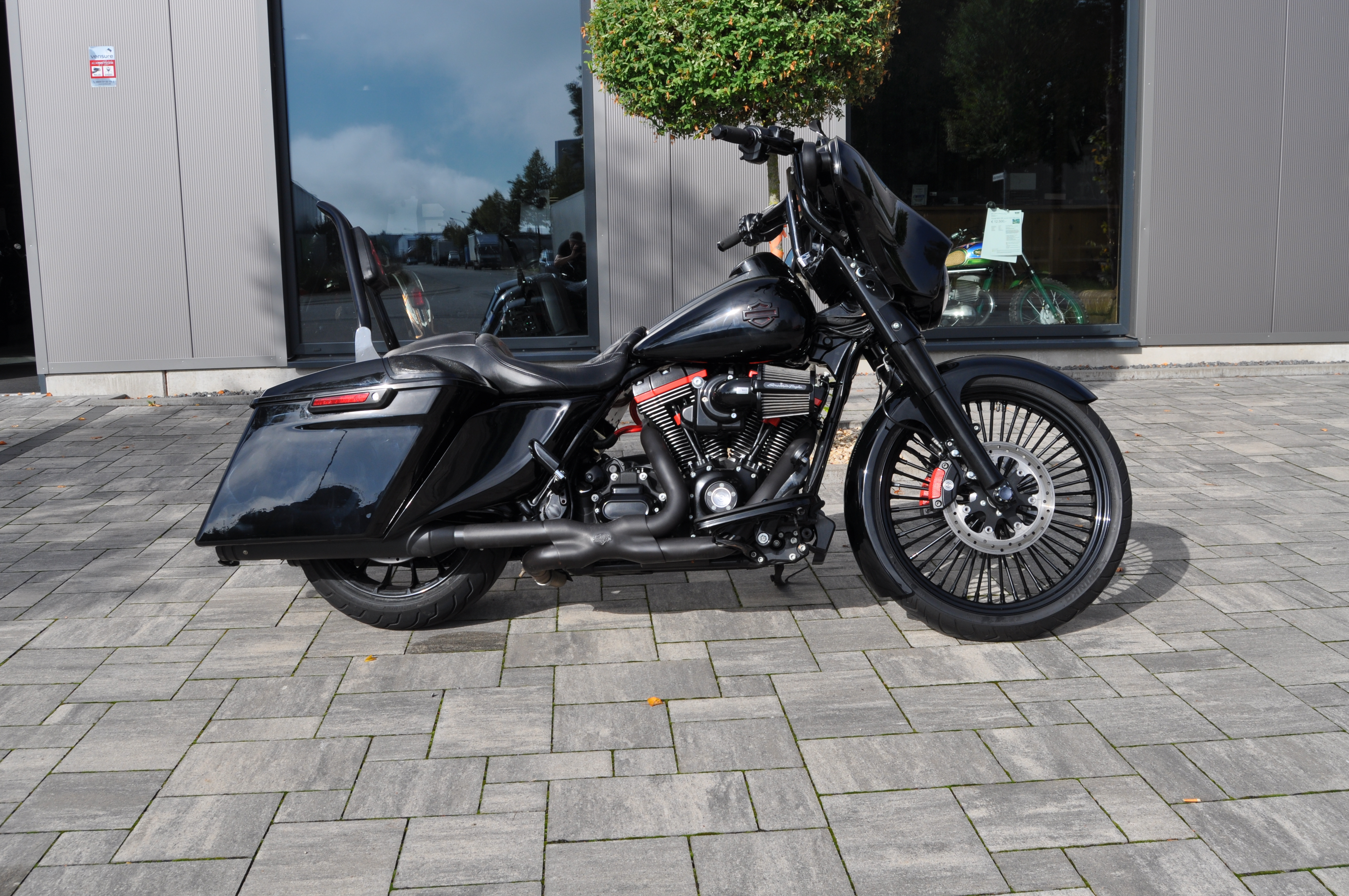 2014 Harley Davidson FLHXS Street Glide Spezial - ABS - 23" FAT SPOKE - Kess Tech ... Finanzierung ab 5,99% möglich 
