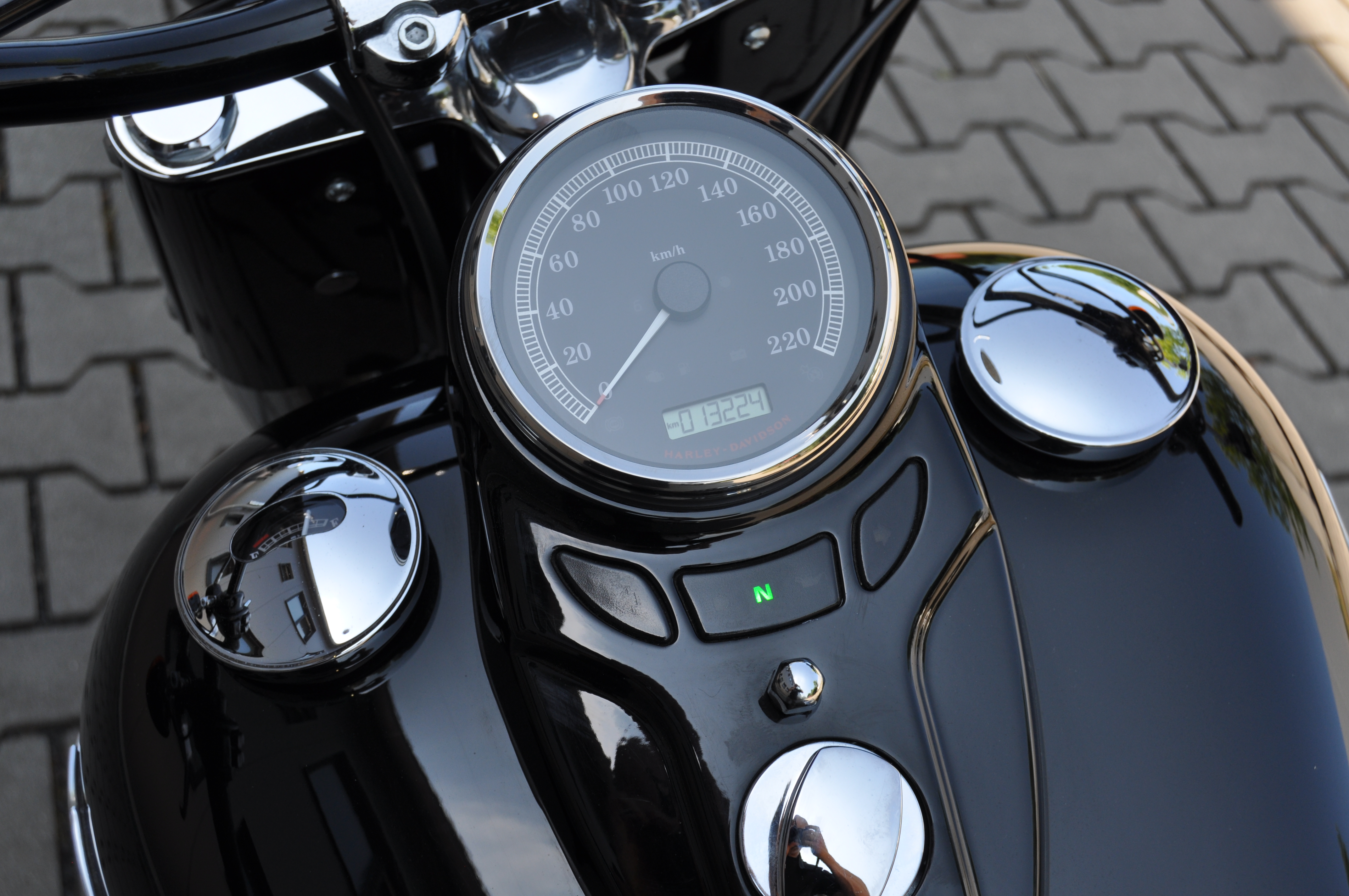 2012  Harley Davidson Softail SLIM  originaler Zustand mit nagelneuen Reifen und Service 