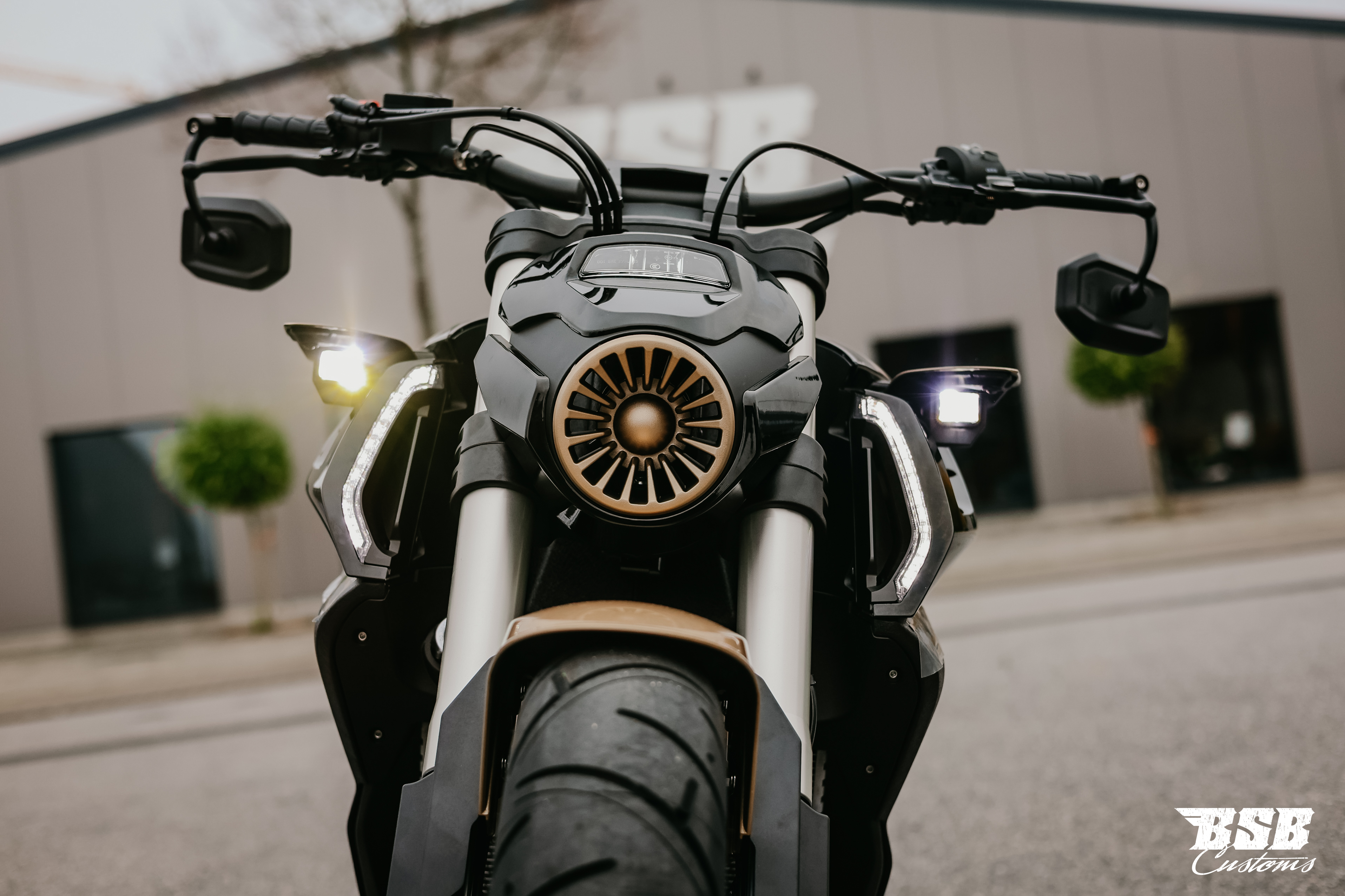 Benda LFC 700 Pro– Airride -300-er Hi-Reifen, ABS / TFT/ Anti-Hopping Kupplung modifiziert by BSB Customs NEUFAHRZEUG!!! 