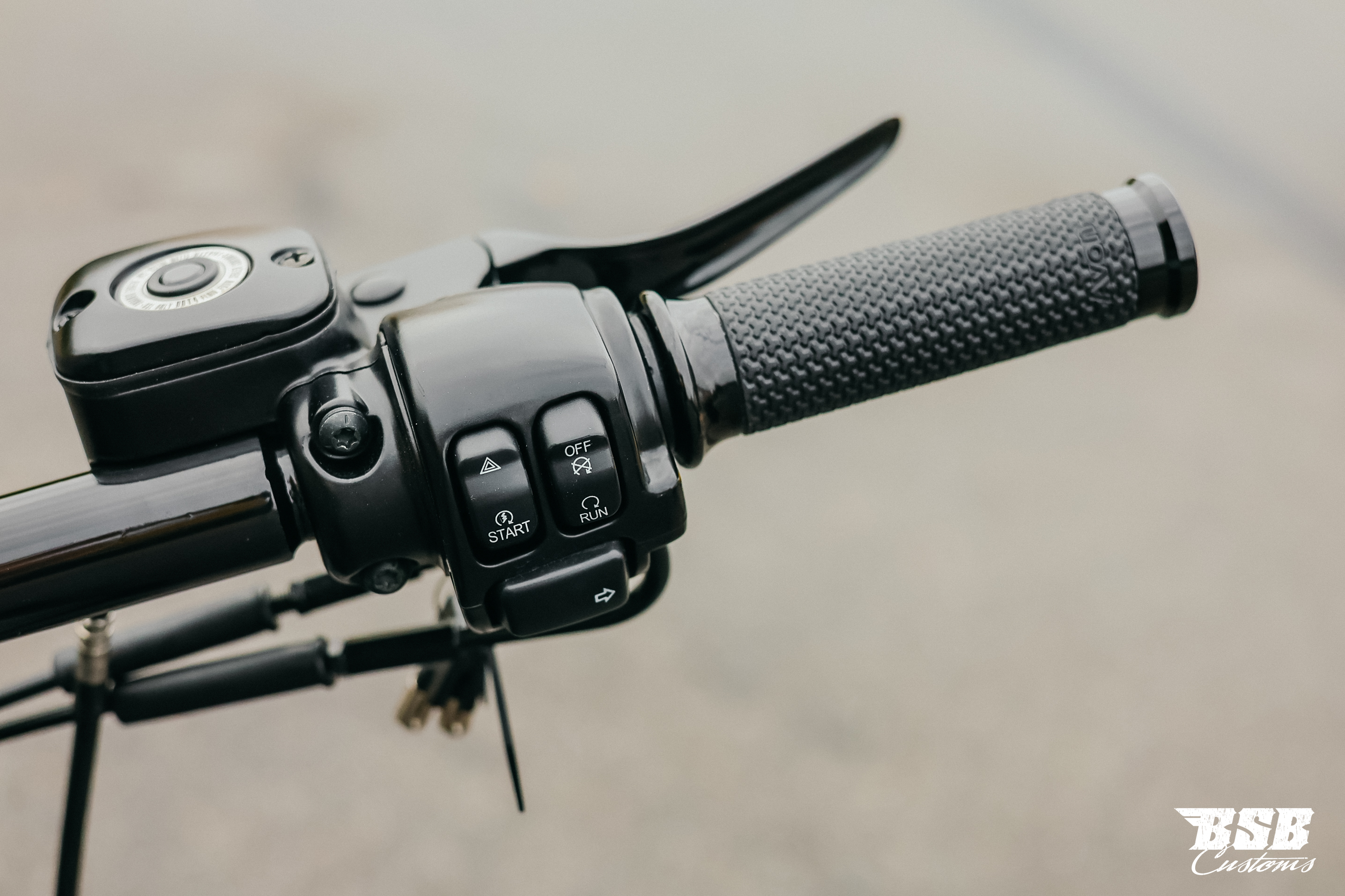 2011 Harley Davidson FLSTC Heritage Softail,viele Extras wie Jekil&Hyde / FAT SPOKE / Airbrush / Ape Hanger ...  Finanzierung möglich 