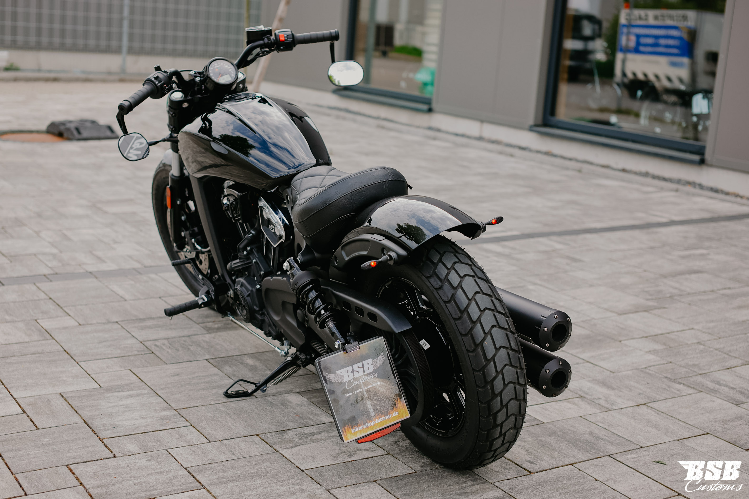 LED 5,75 schwarz für INDIAN SCOUT BOBBER mit Standlicht, E-Zulassung 